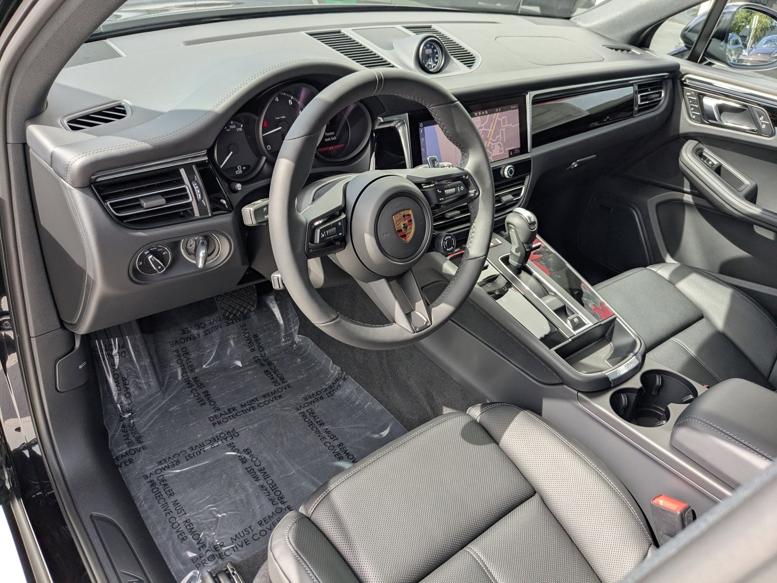 2025 Porsche Macan T photo 4