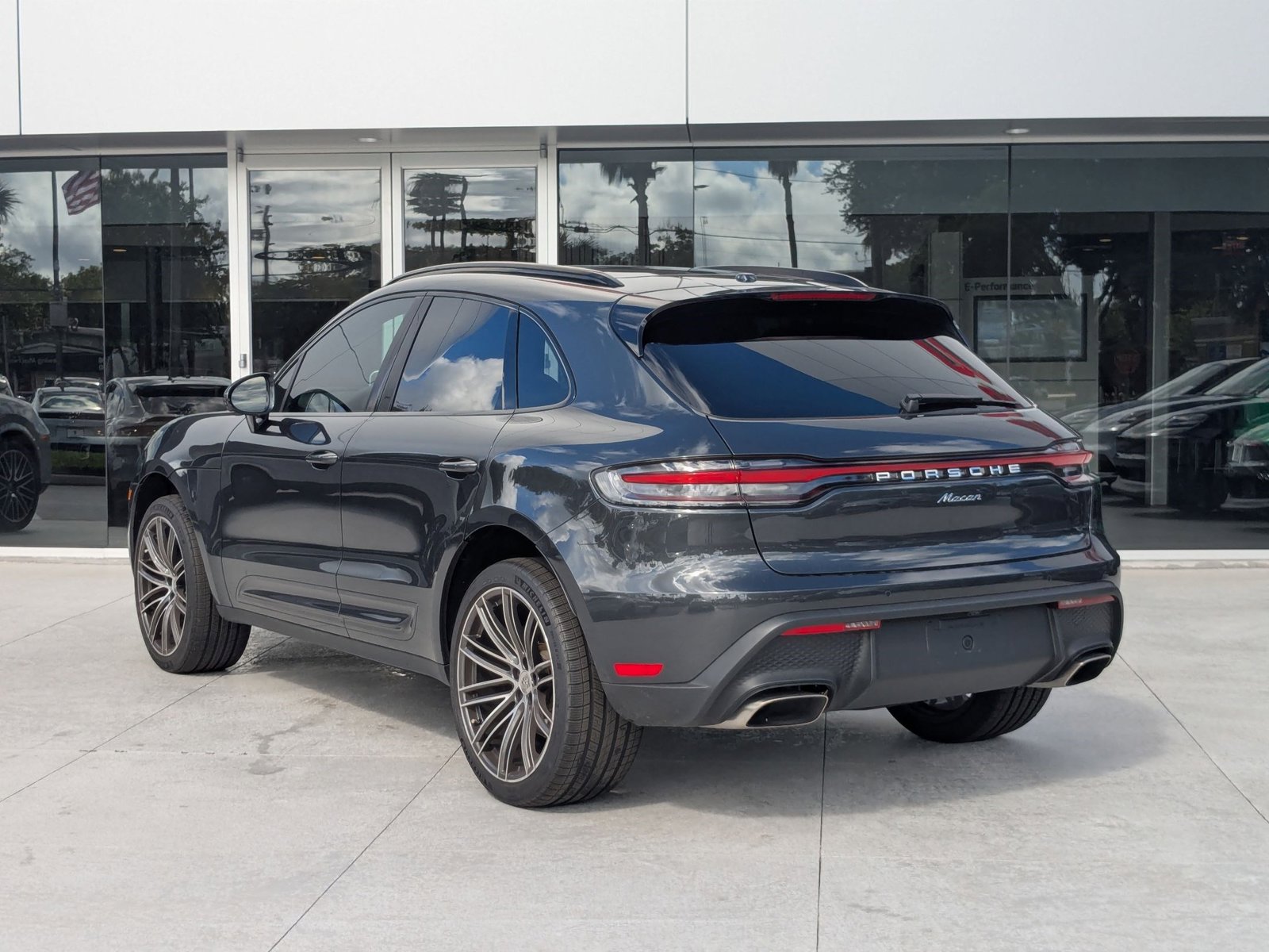2025 Porsche Macan T photo 2