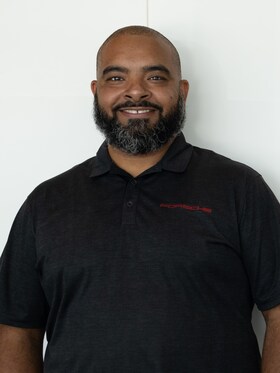 Staff member Willie Bueno from ID_15829ce4e490