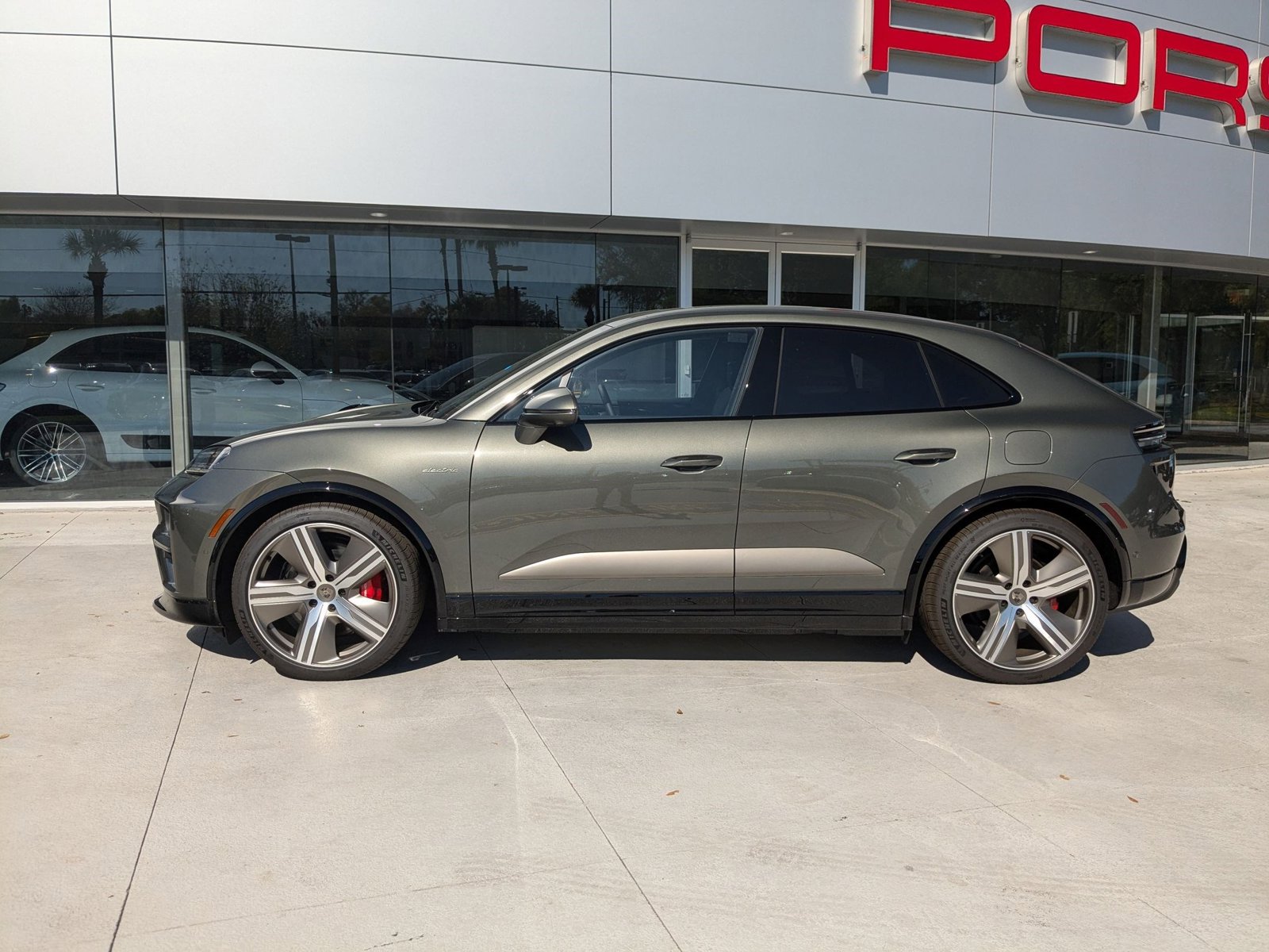 2024 Porsche Macan Electric Turbo photo 2