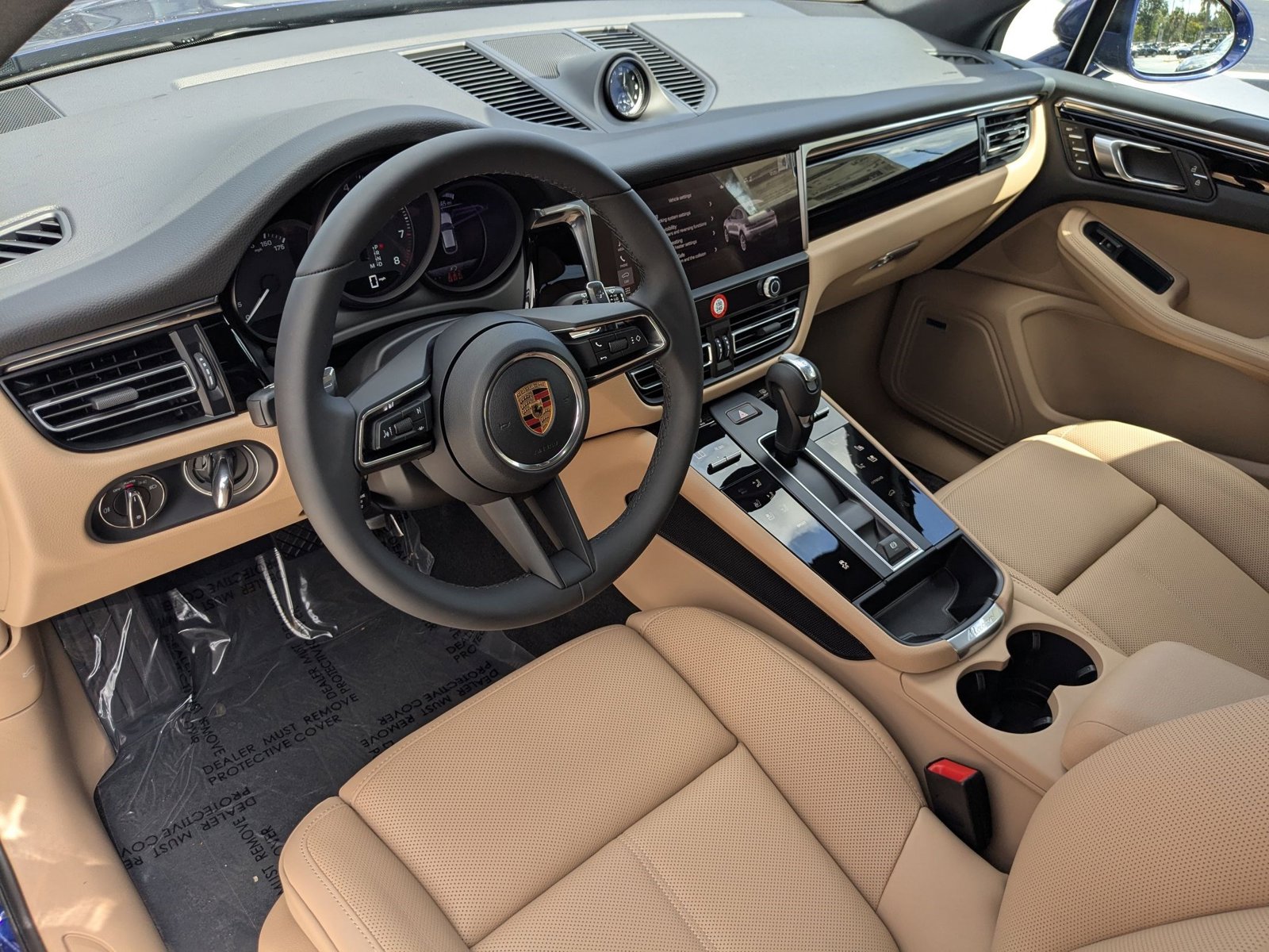 2026 Porsche Macan T photo 4