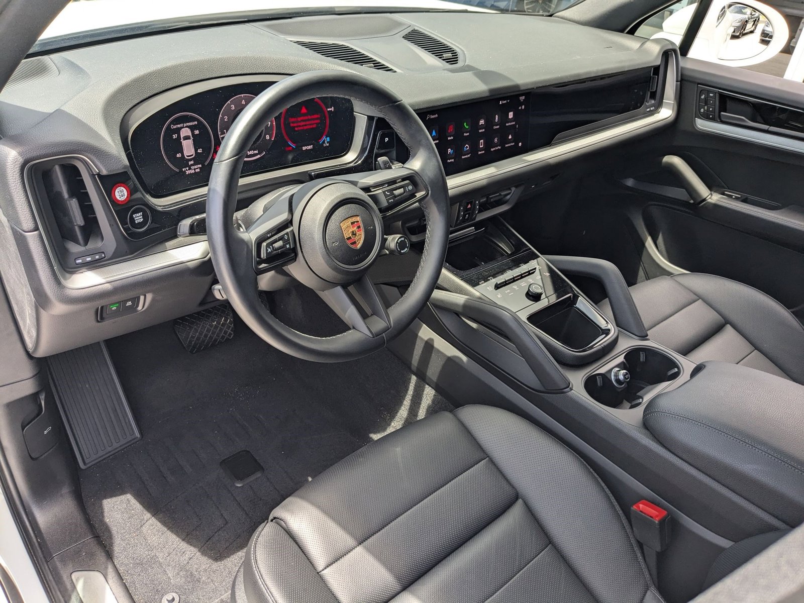2024 Porsche Cayenne photo 3