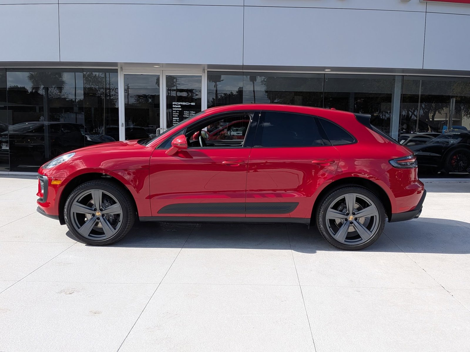 2026 Porsche Macan T photo 2