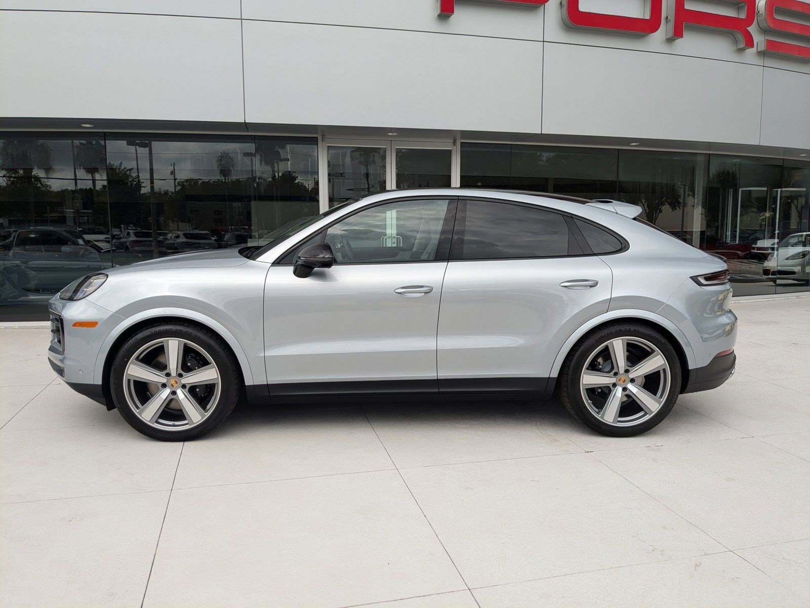 2025 Porsche Cayenne Coupe photo 2