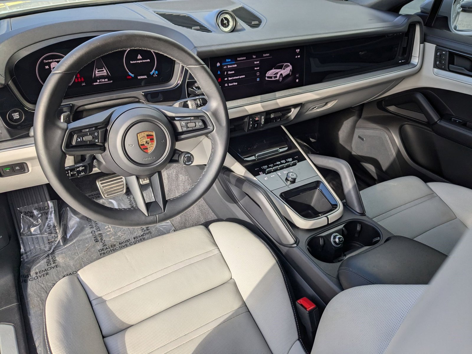 2024 Porsche Cayenne Coupe S photo 4