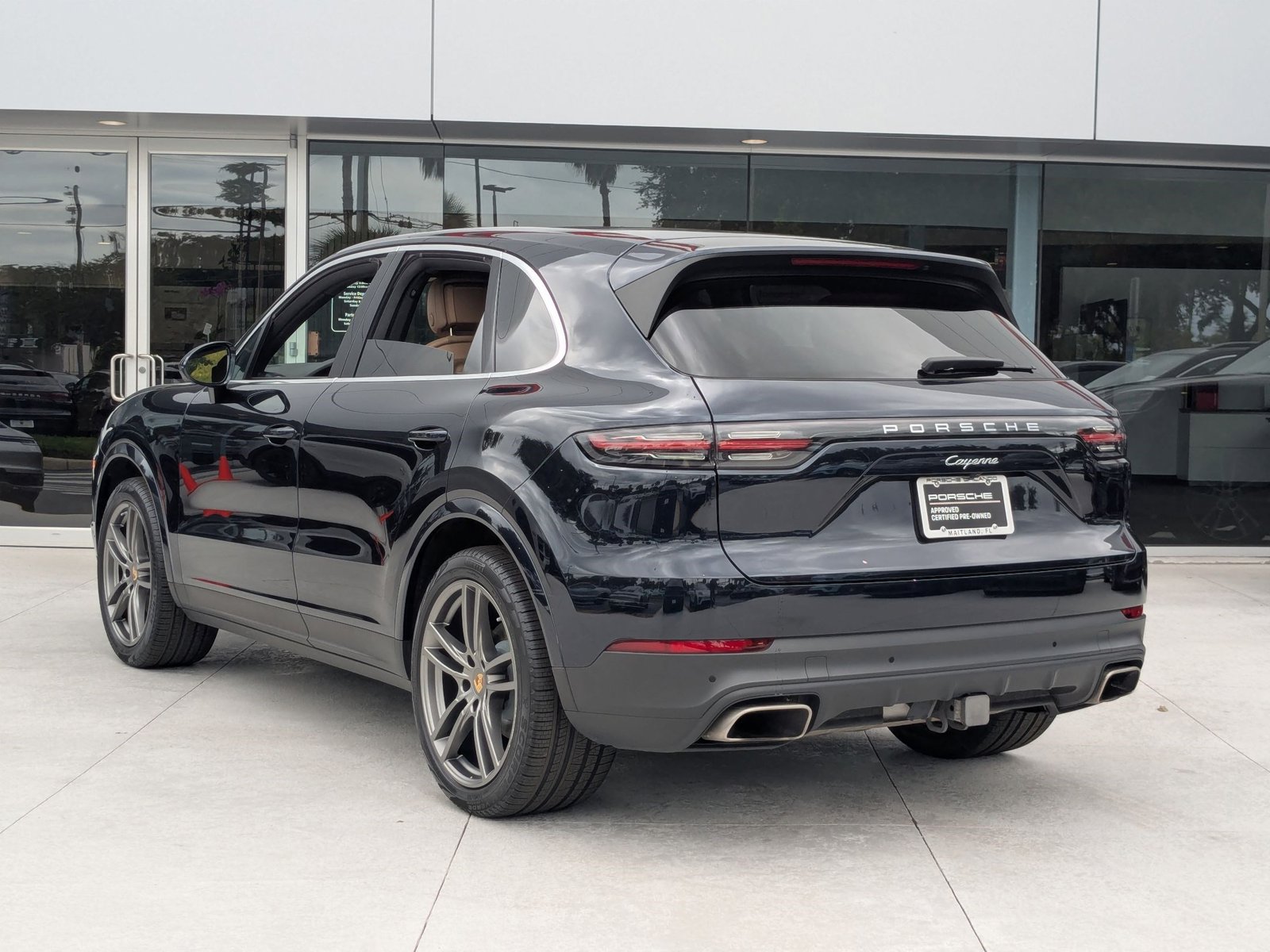 2023 Porsche Cayenne Base photo 3