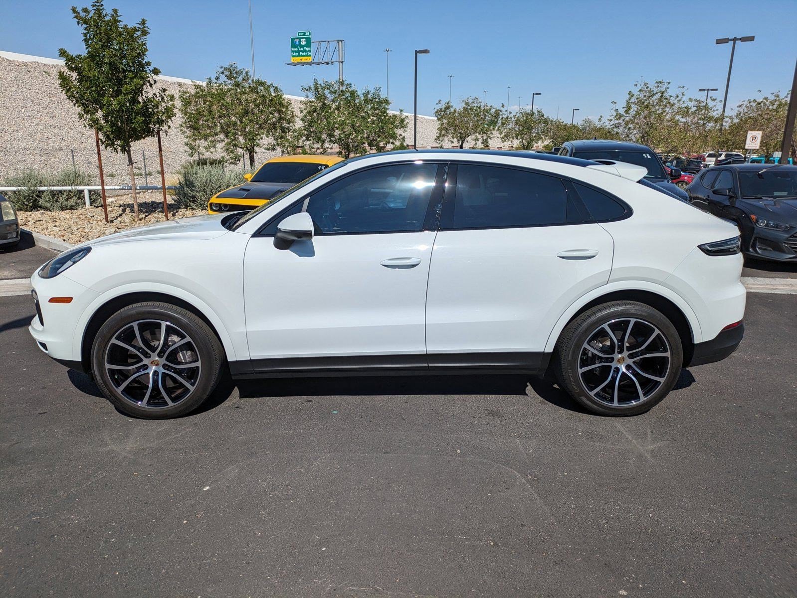 2023 Porsche Cayenne Coupe photo 2