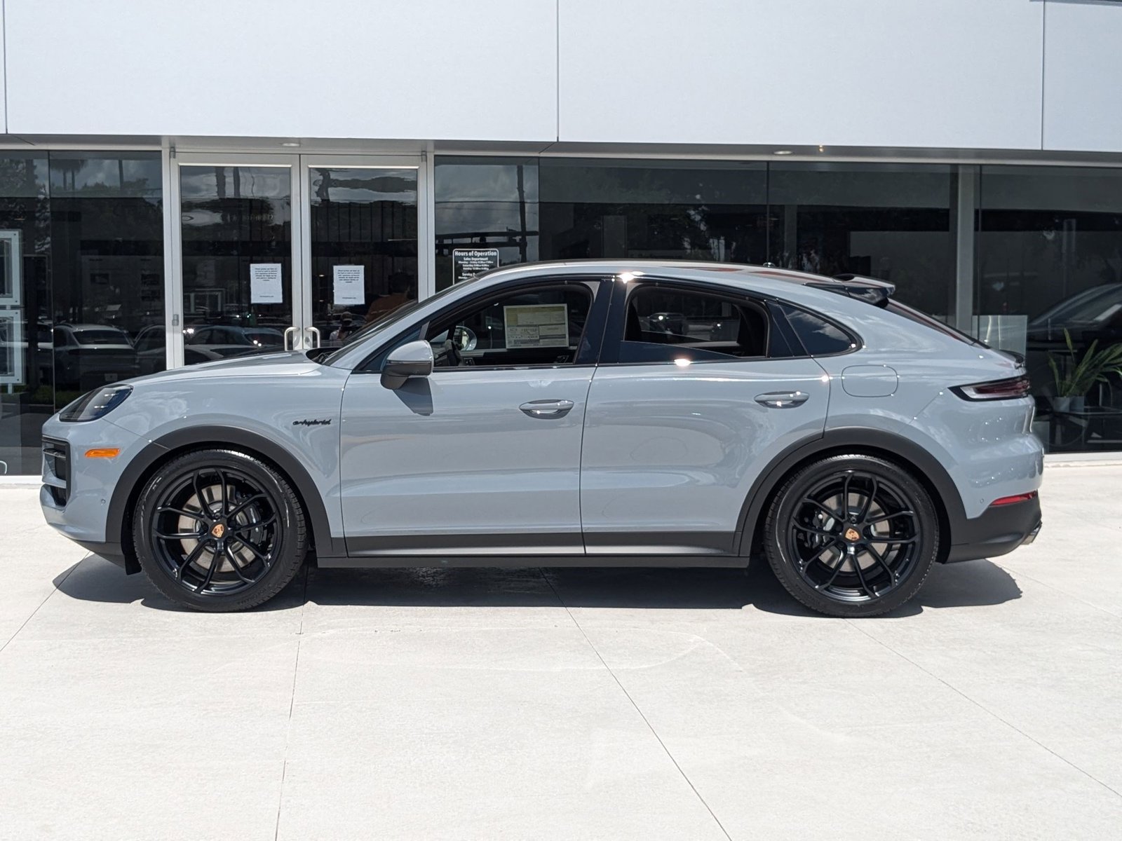 2025 Porsche Cayenne E-Hybrid Coupe S photo 2