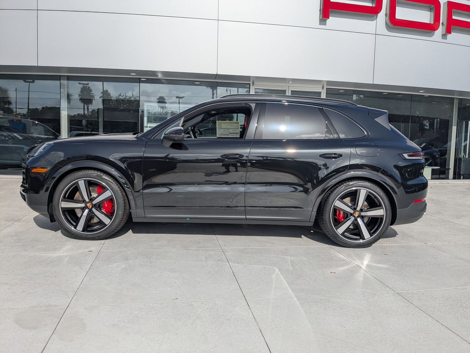 2025 Porsche Cayenne E-Hybrid S photo 2