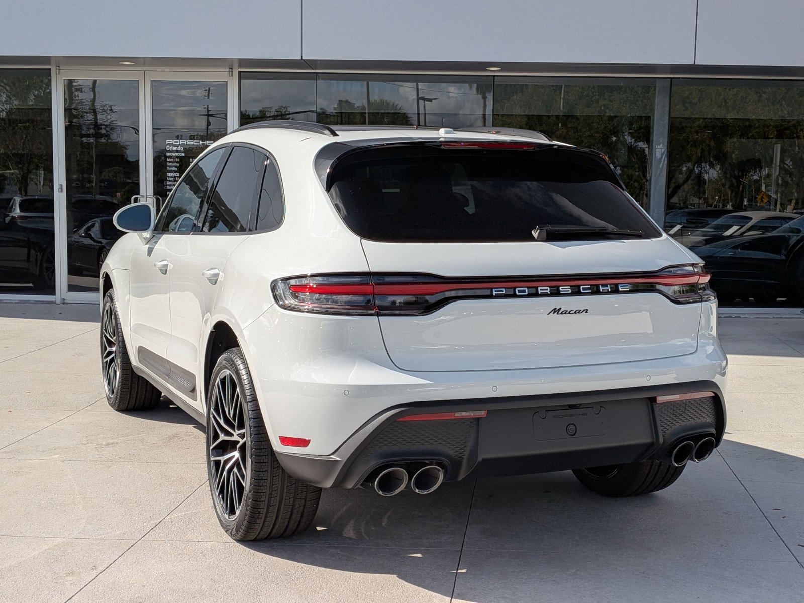 2026 Porsche Macan T photo 3