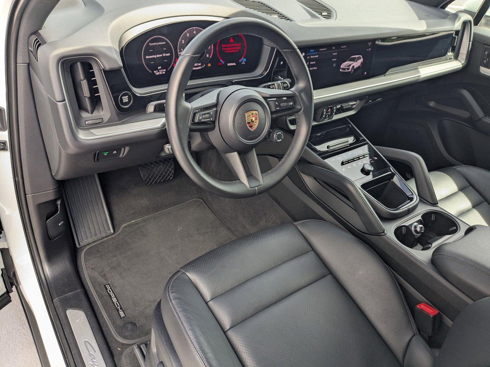 2024 Porsche Cayenne Base photo 3