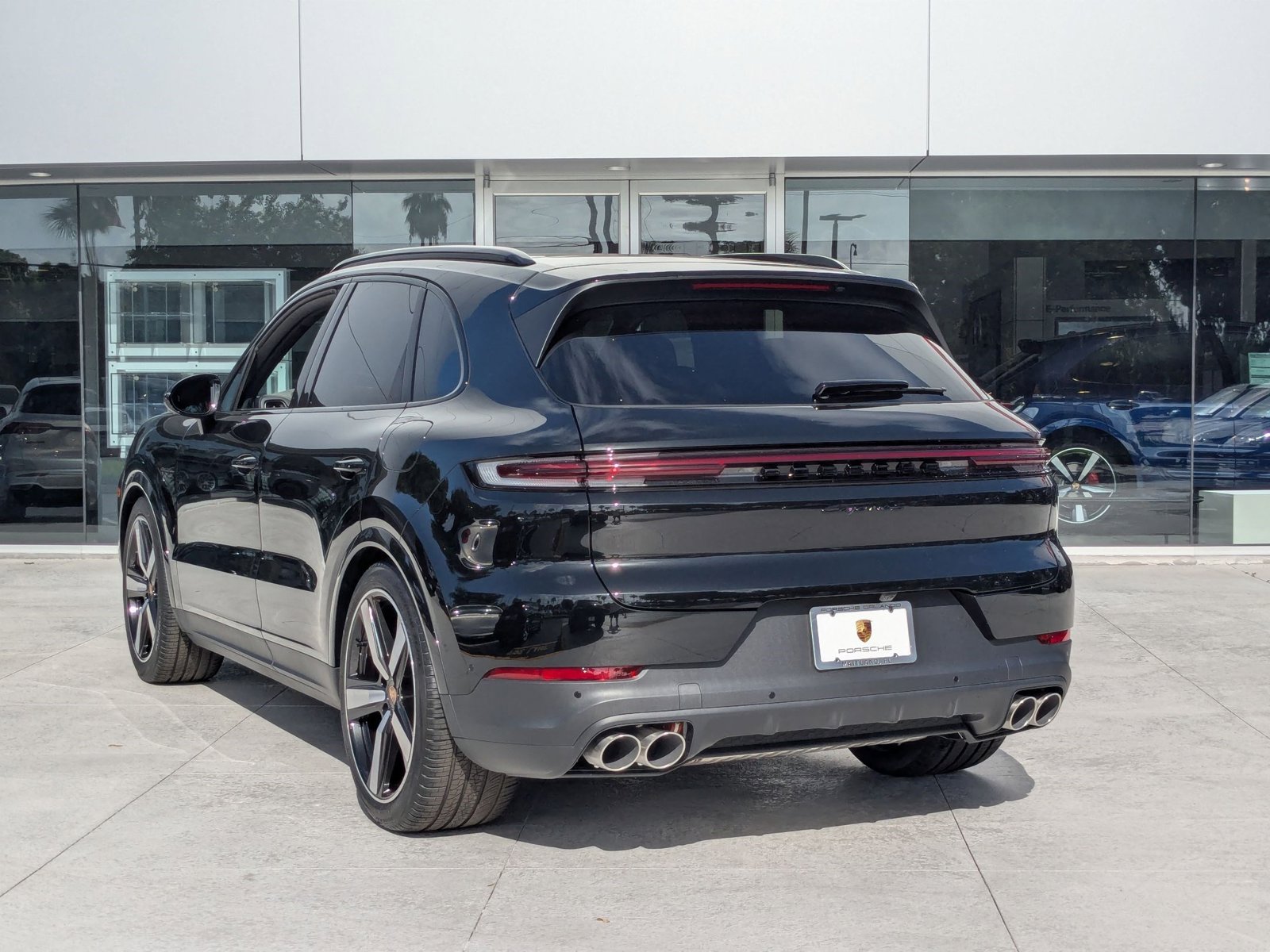 2025 Porsche Cayenne E-Hybrid S photo 3
