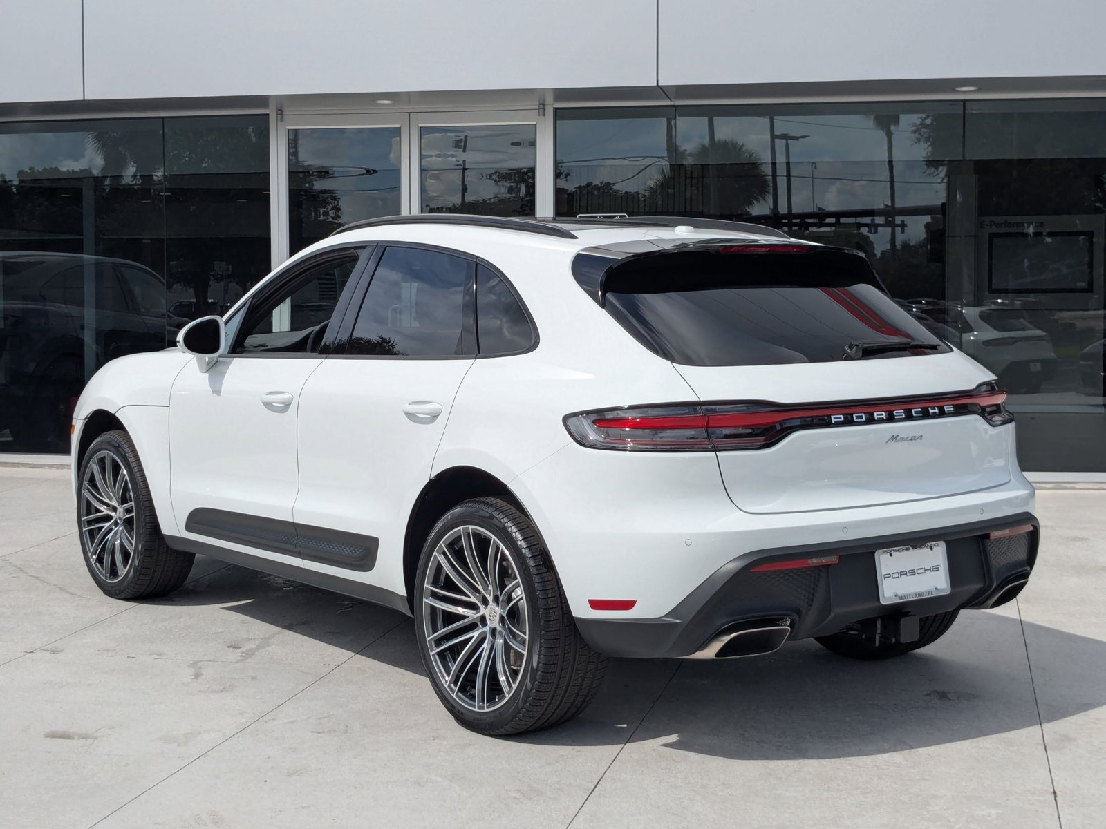 2026 Porsche Macan T photo 3
