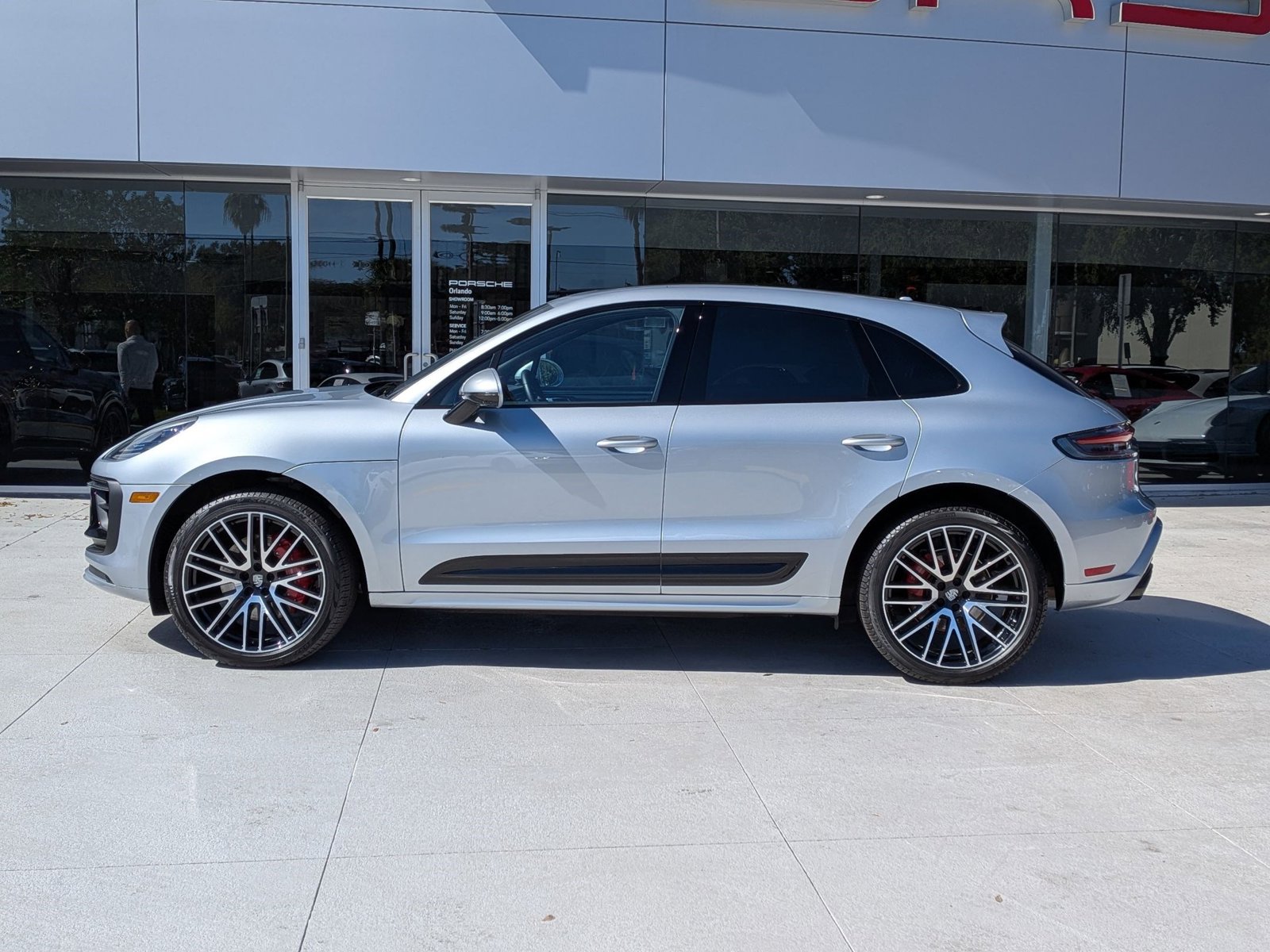 2025 Porsche Macan S photo 2