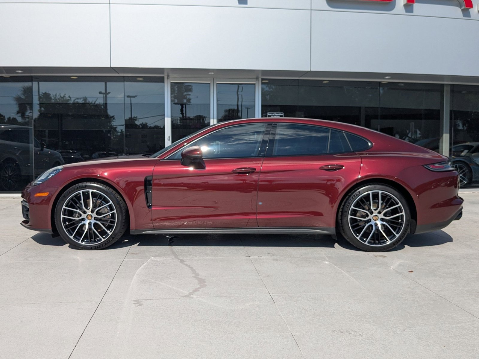 2022 Porsche Panamera Base photo 2