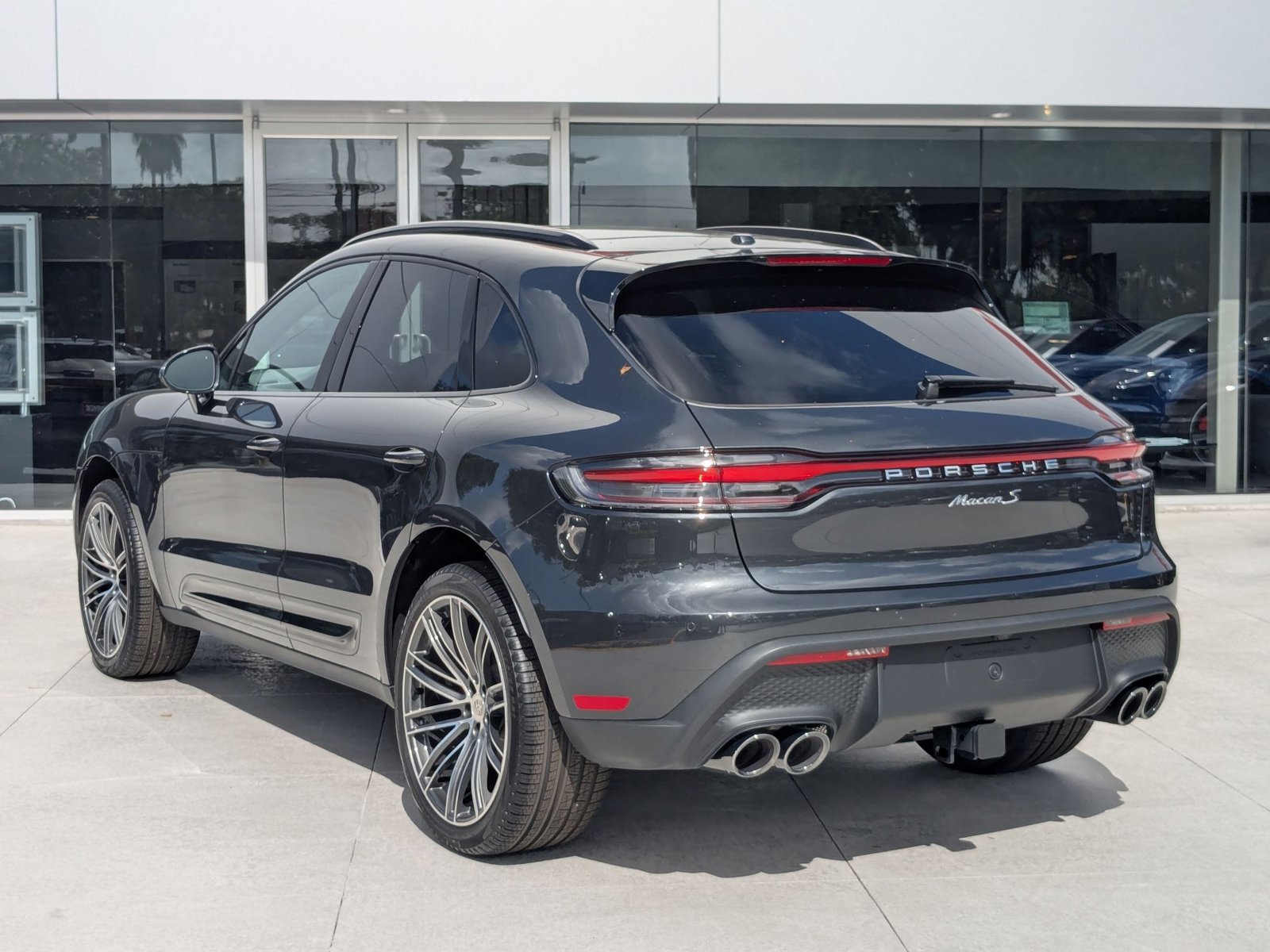 2025 Porsche Macan S photo 2