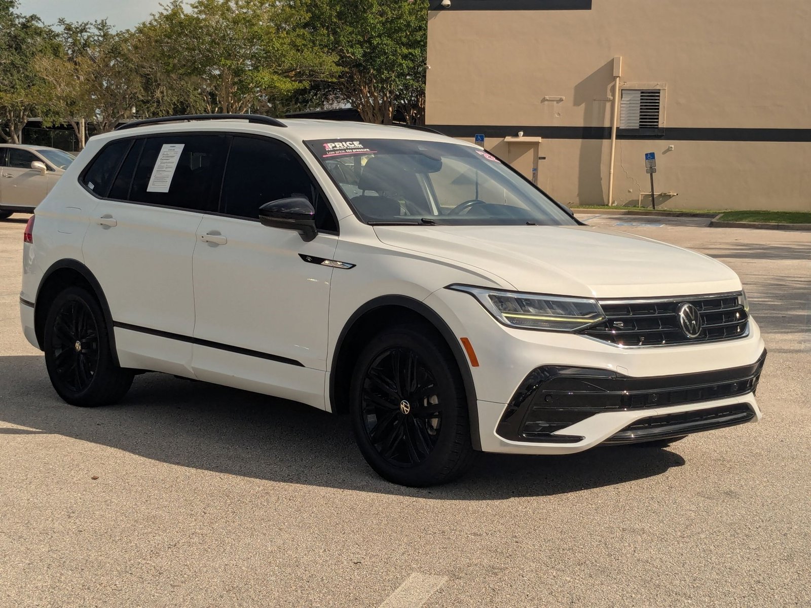 2022 Volkswagen Tiguan SE R-Line Black photo 2