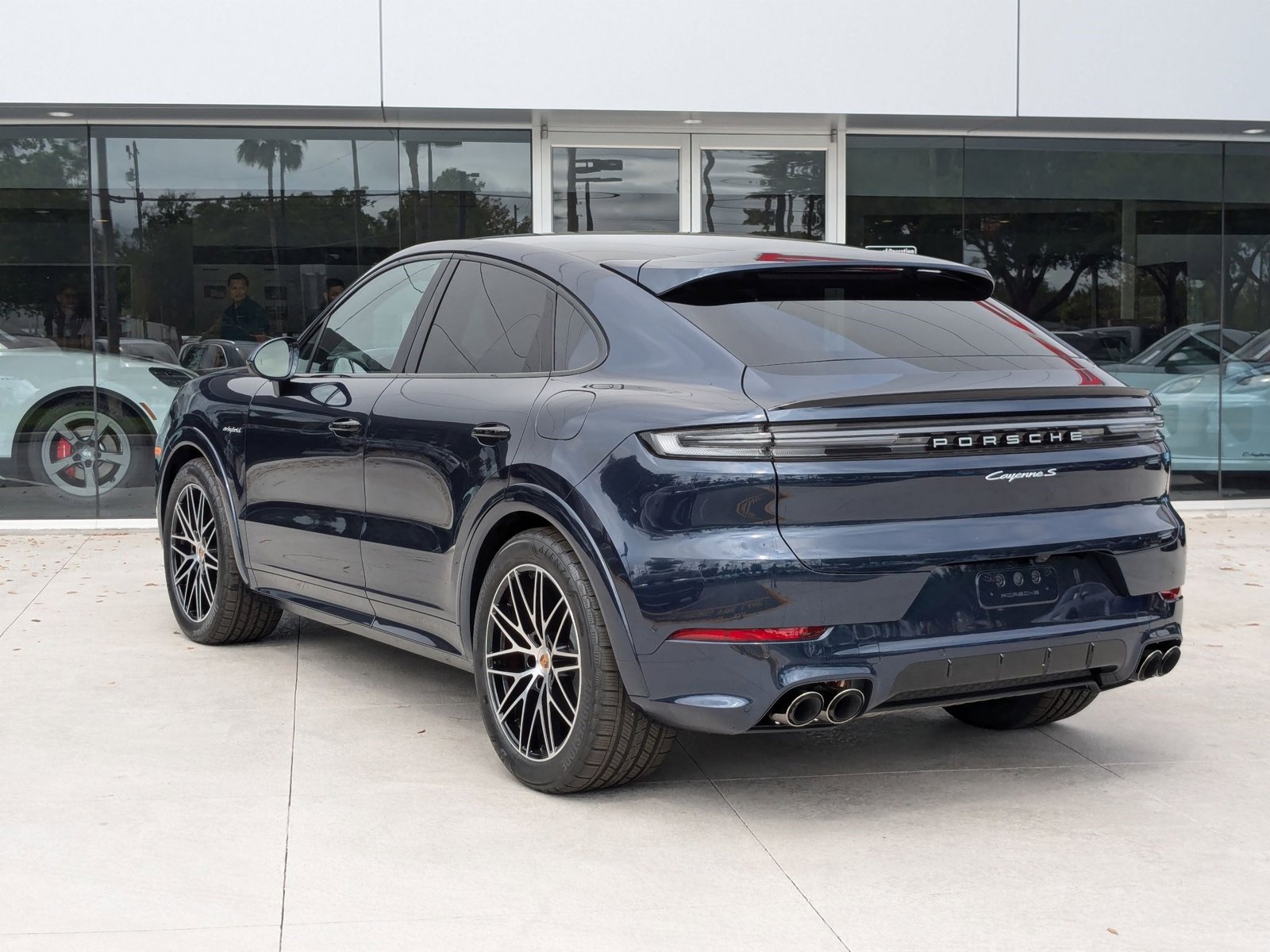 2025 Porsche Cayenne E-Hybrid Coupe S photo 3
