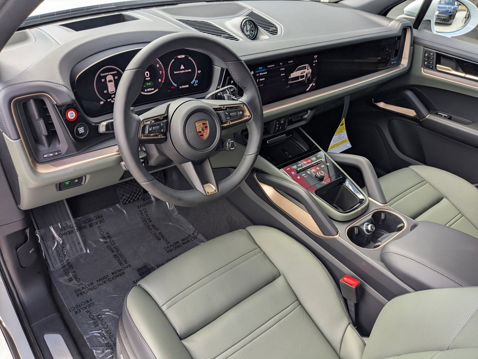 2026 Porsche Cayenne E-Hybrid photo 3