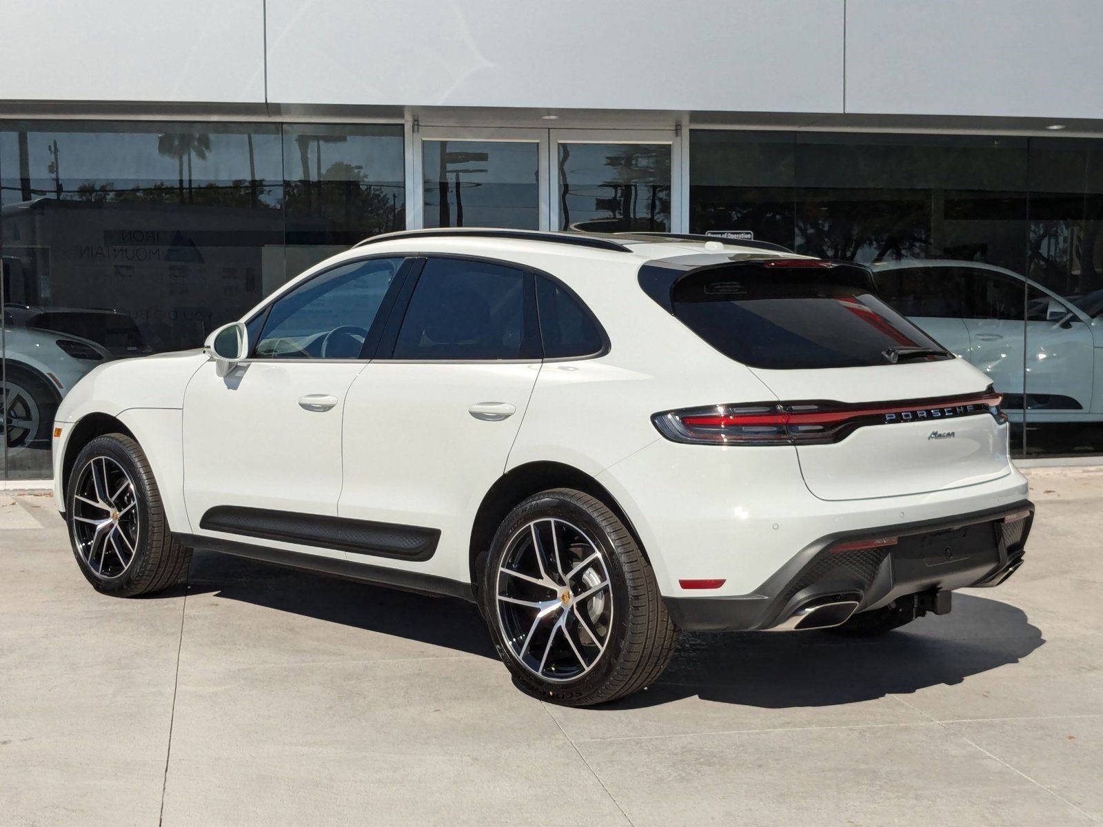 2025 Porsche Macan T photo 3