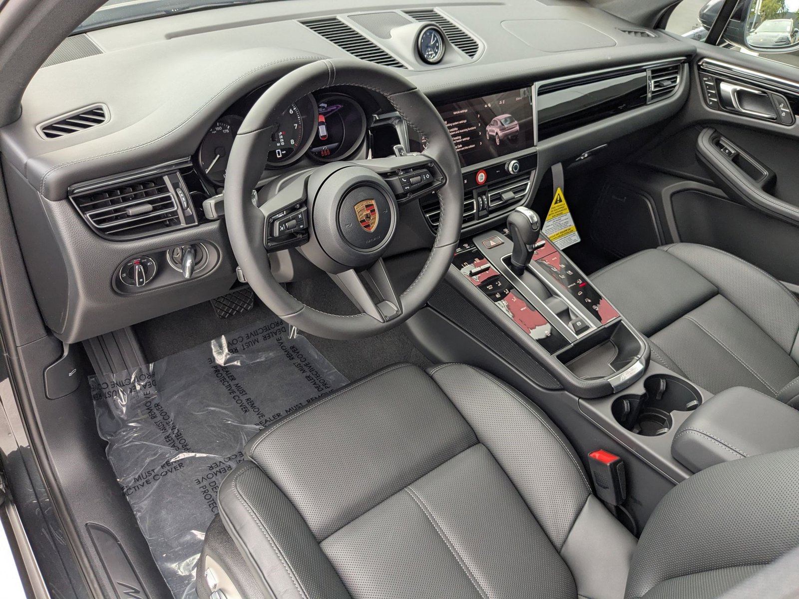 2026 Porsche Macan T photo 4