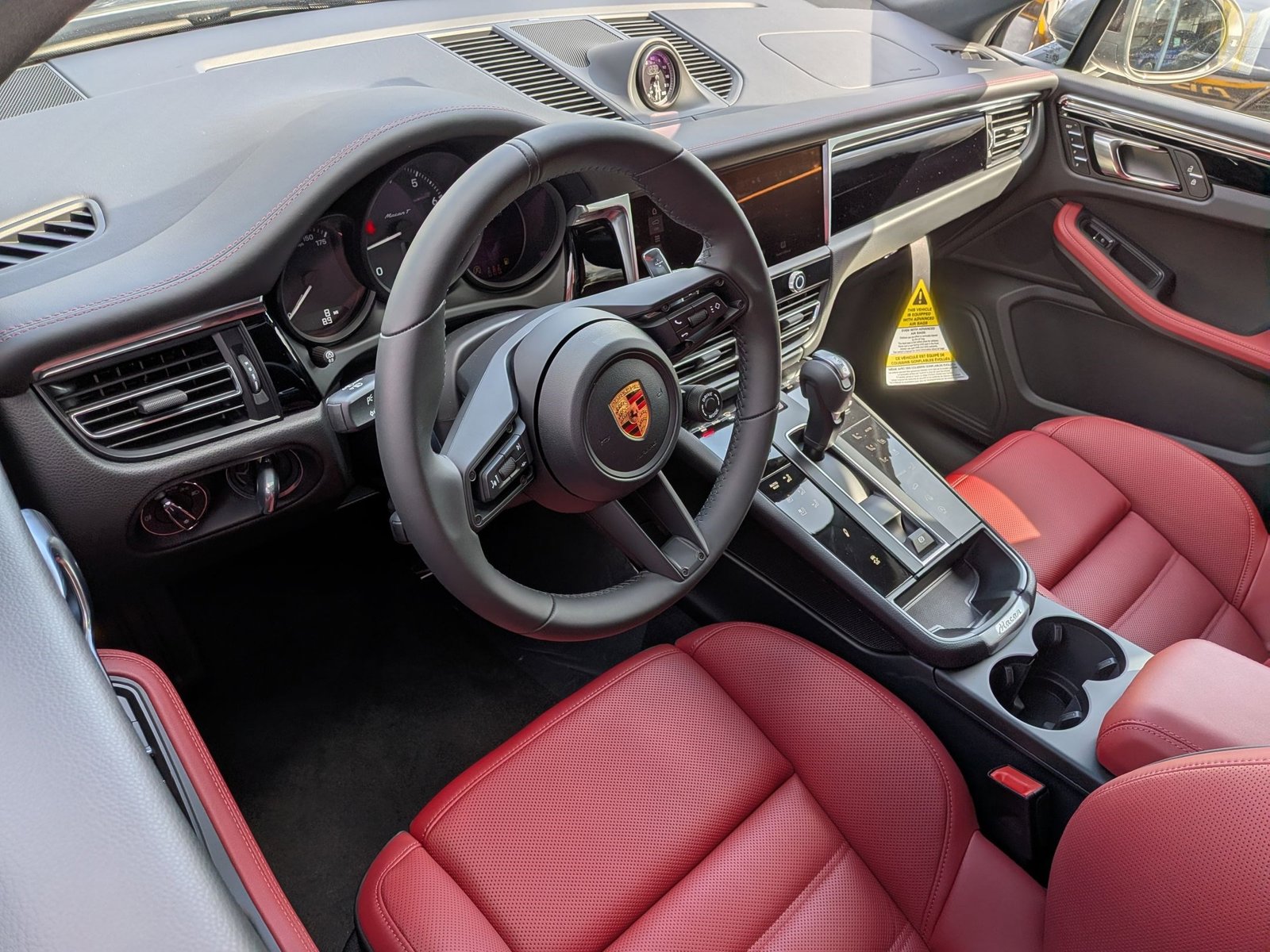 2026 Porsche Macan T photo 3