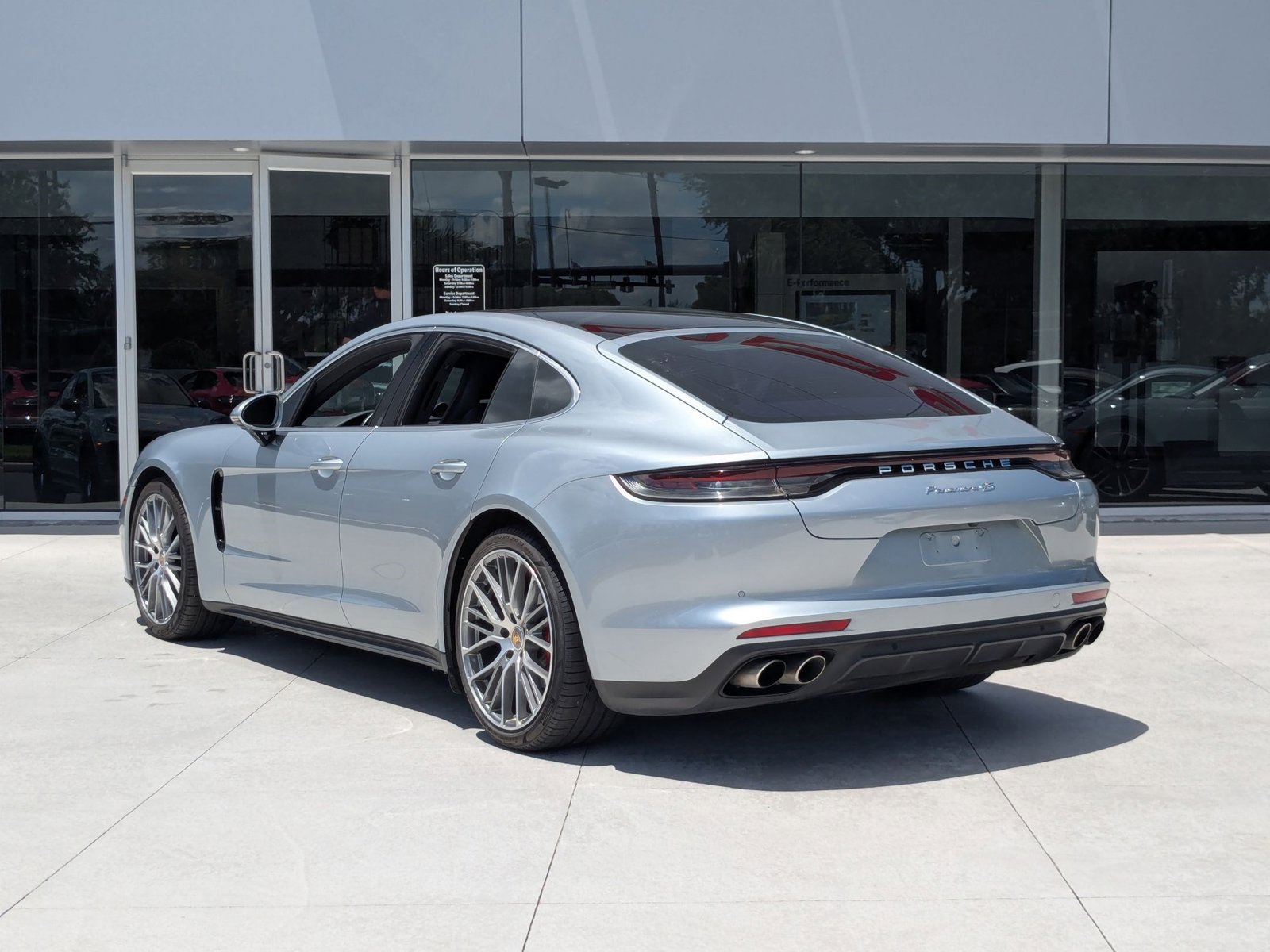 2022 Porsche Panamera 4S photo 3