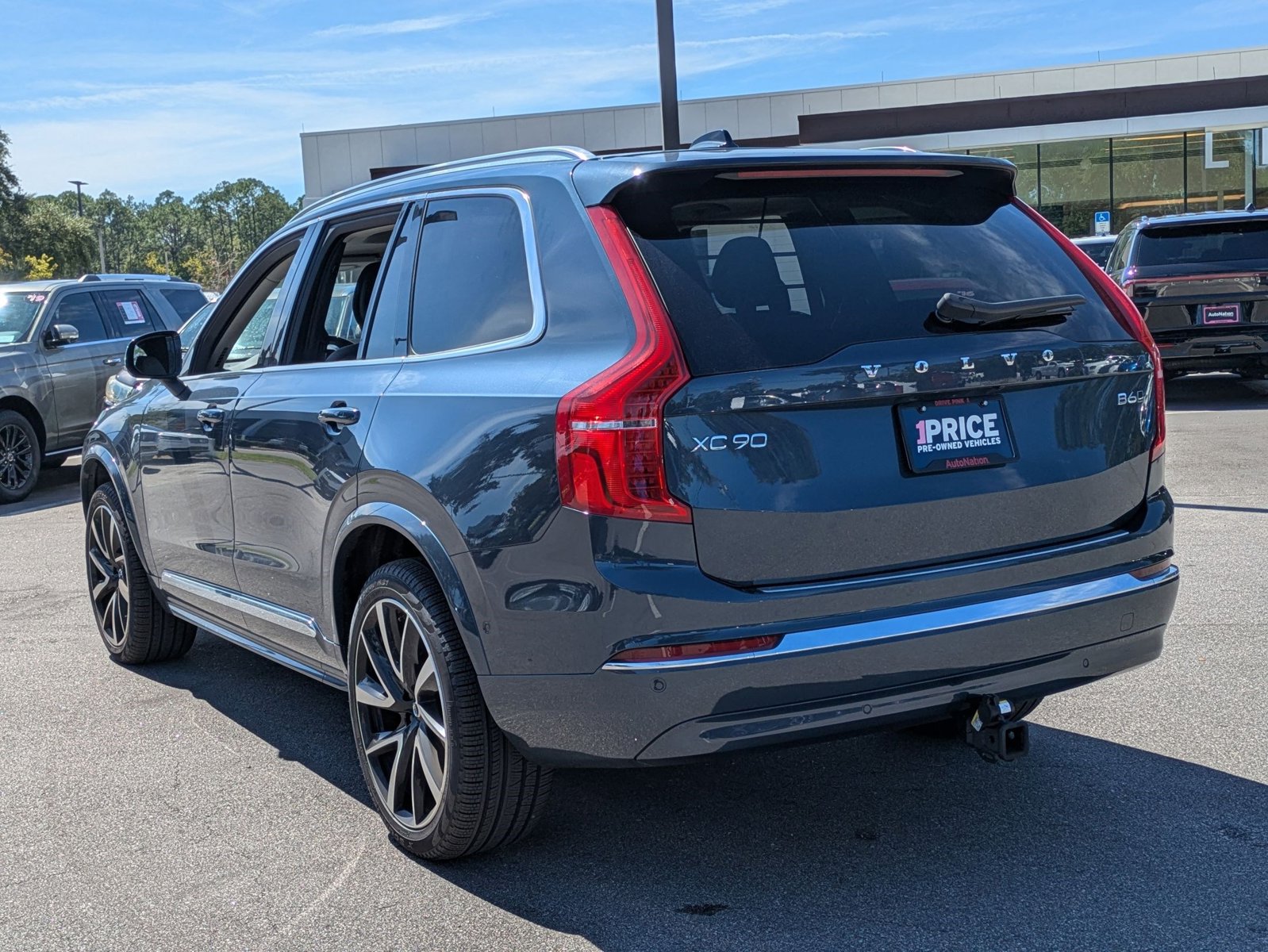 2024 Volvo XC90 Plus photo 2