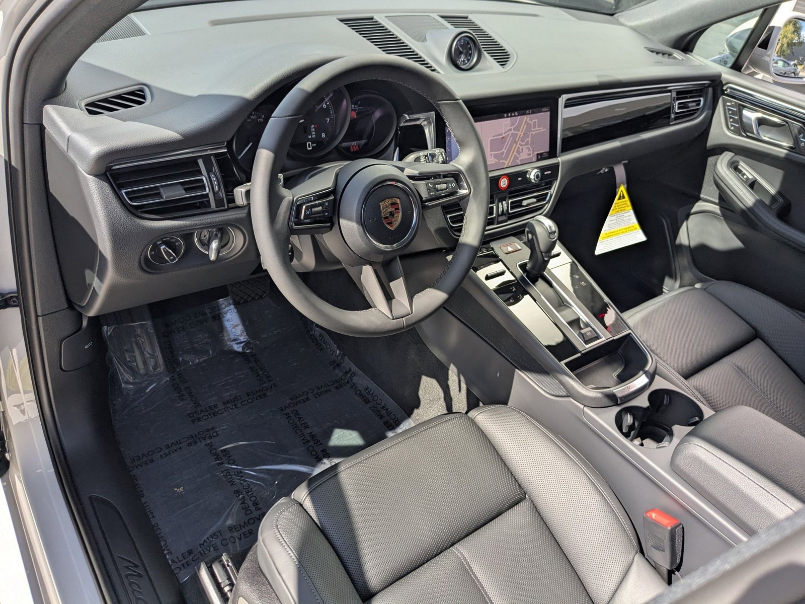 2025 Porsche Macan T photo 3