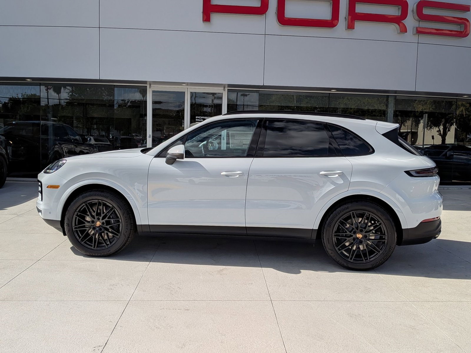 2026 Porsche Cayenne photo 2