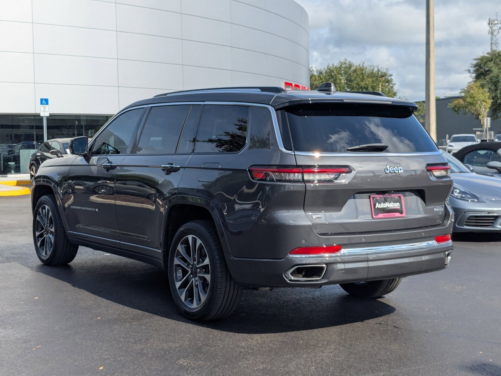 2022 Jeep Cherokee Overland photo 3