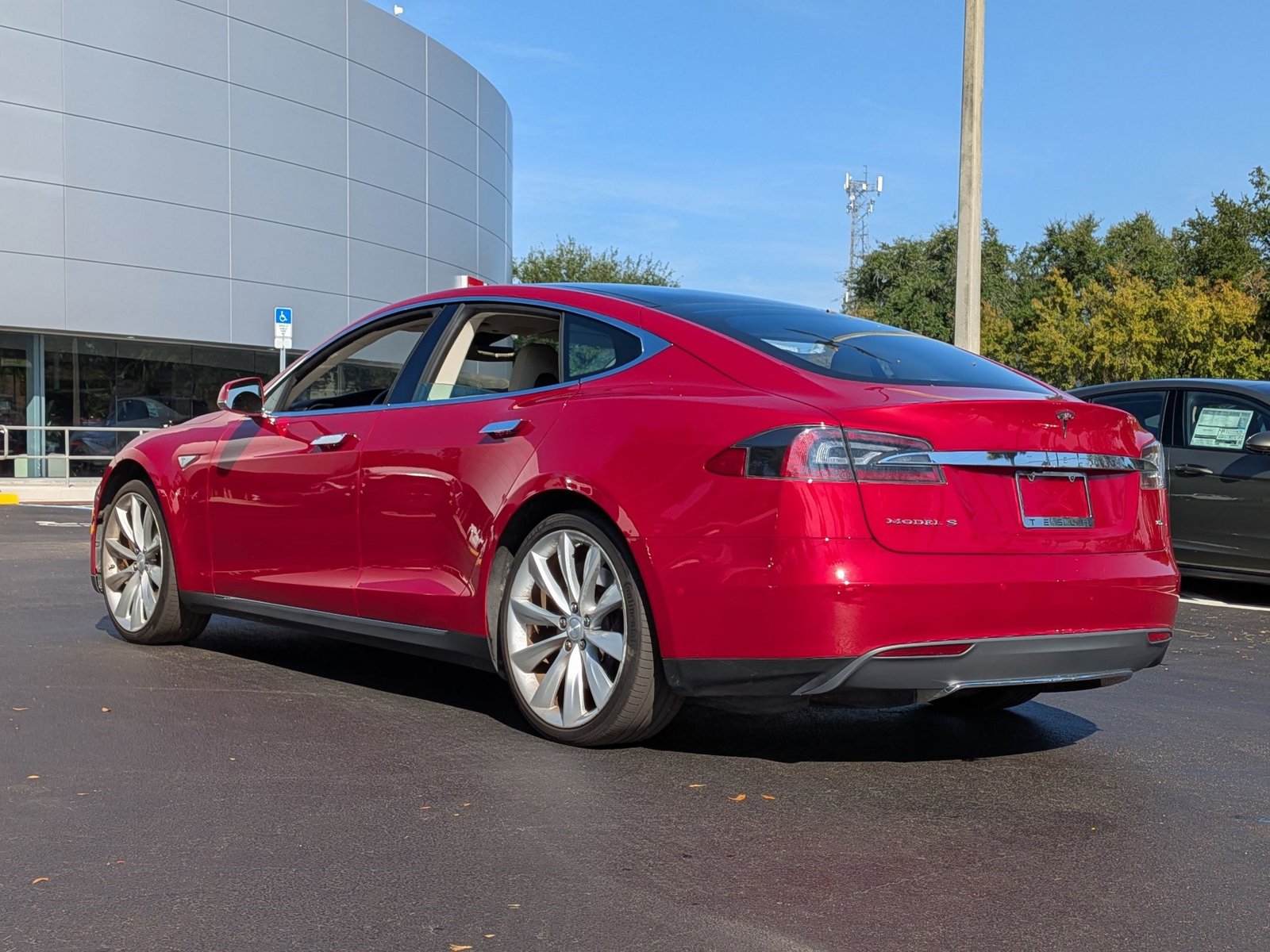 2015 Tesla Model S 85 photo 3
