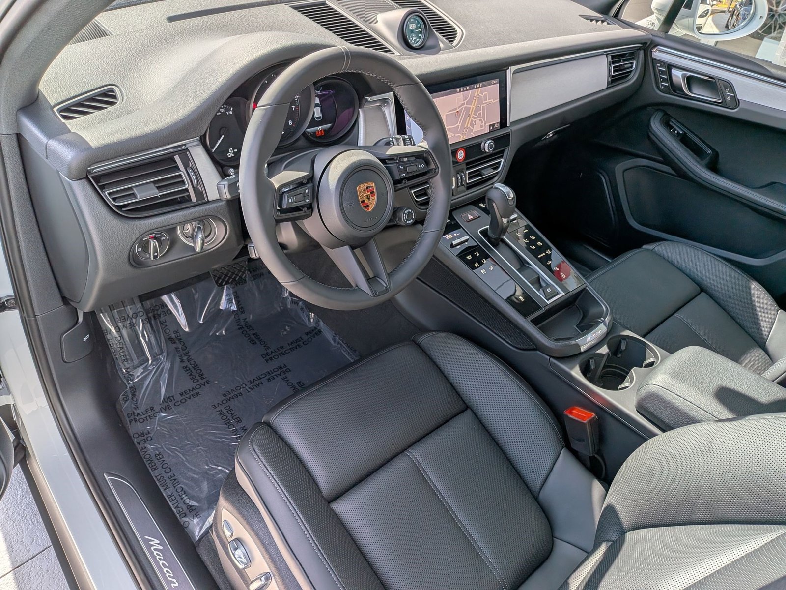 2026 Porsche Macan T photo 4