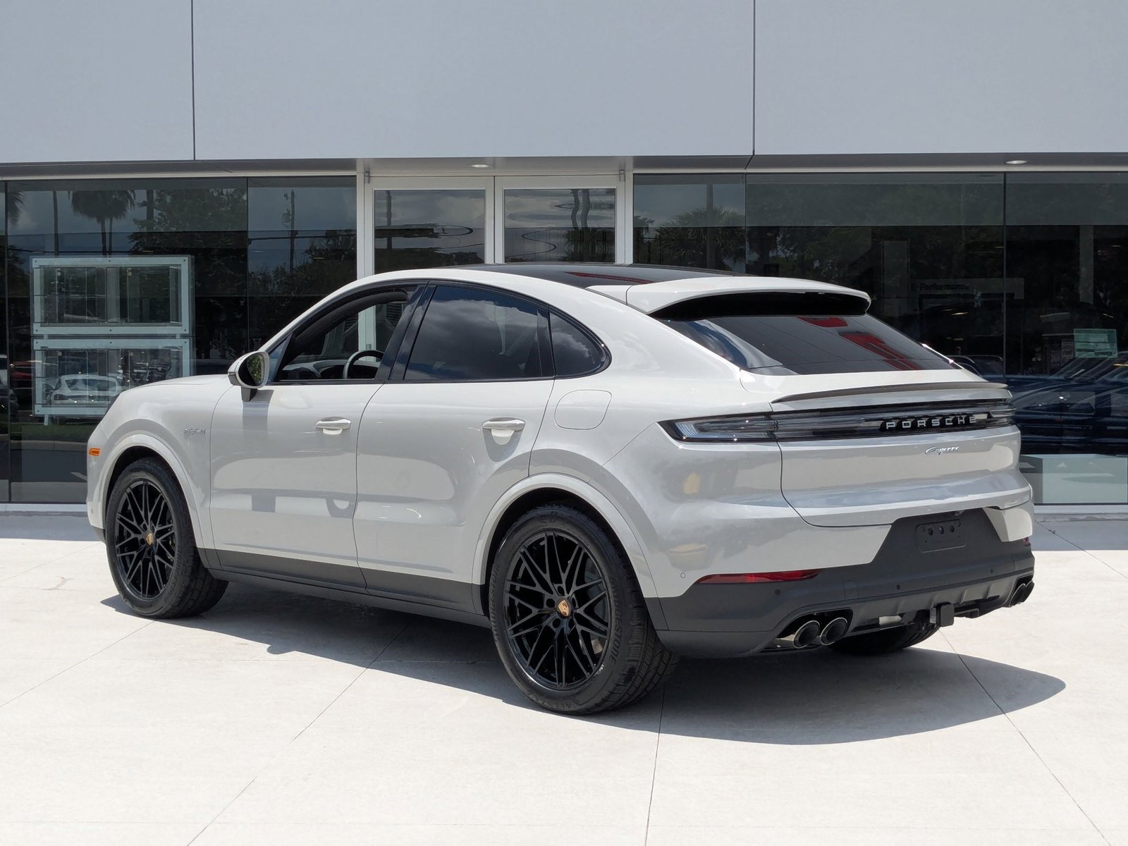 2025 Porsche Cayenne E-Hybrid Coupe photo 2