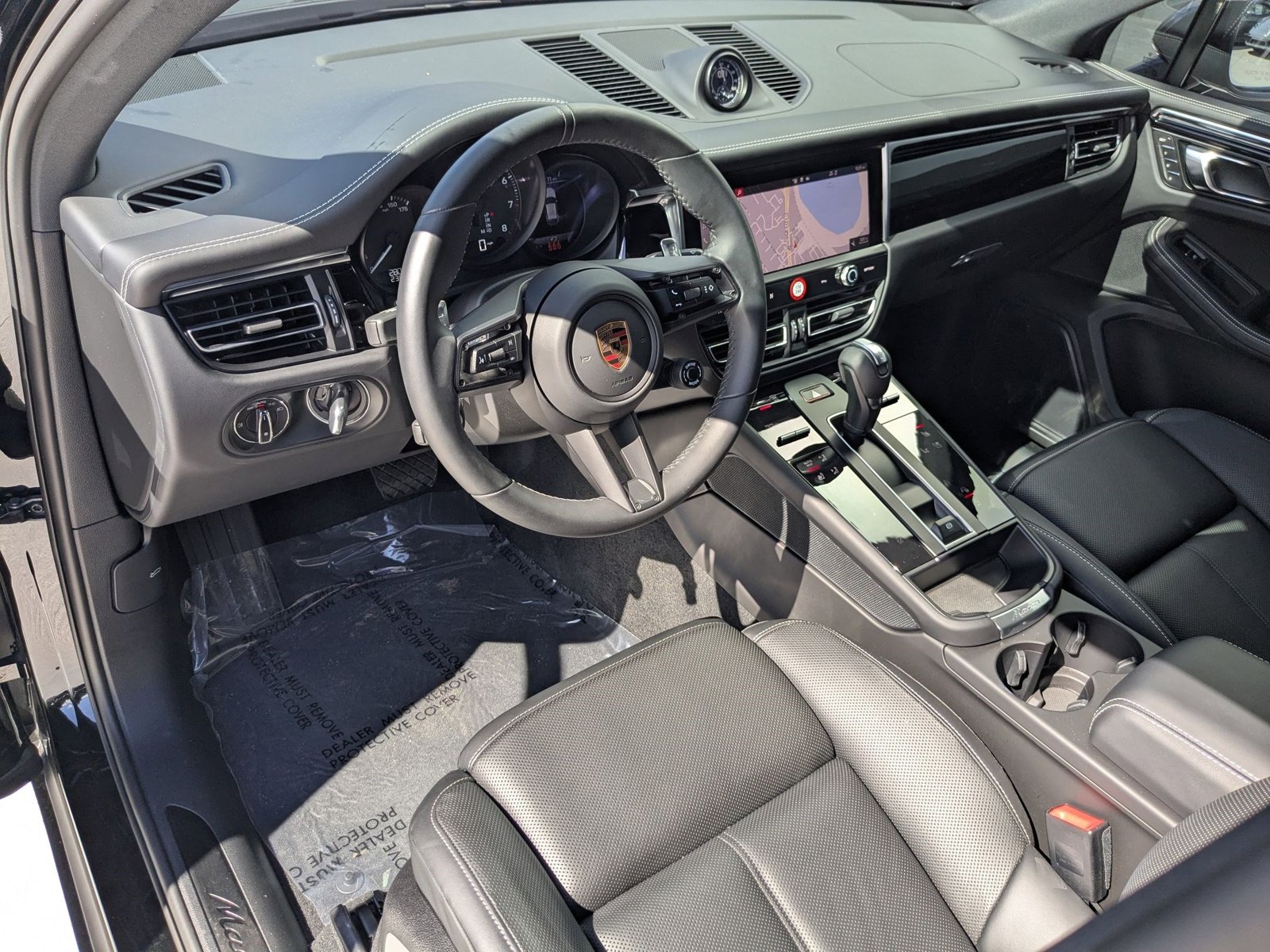 2024 Porsche Macan T photo 4