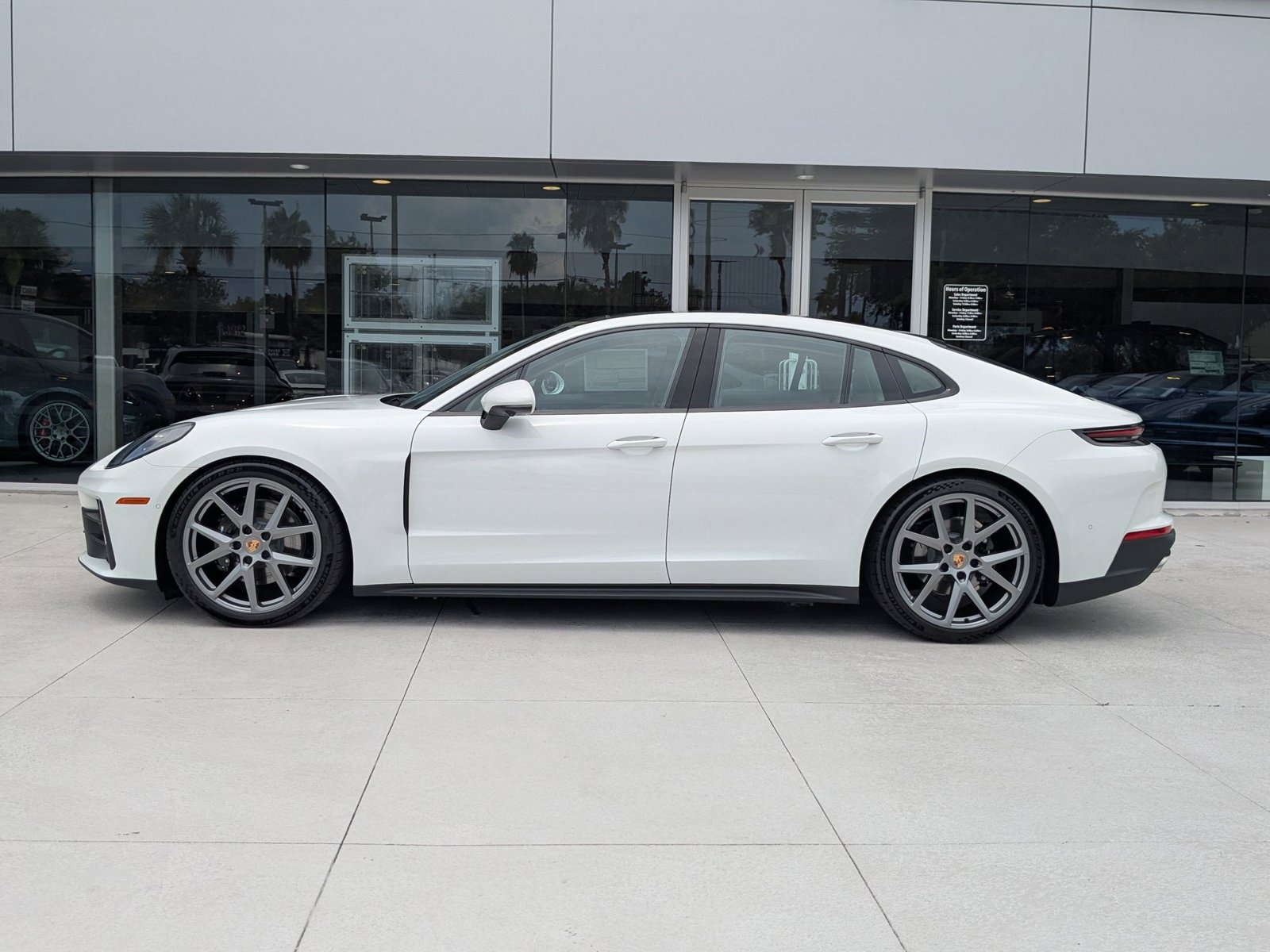 2025 Porsche Panamera 4 photo 2