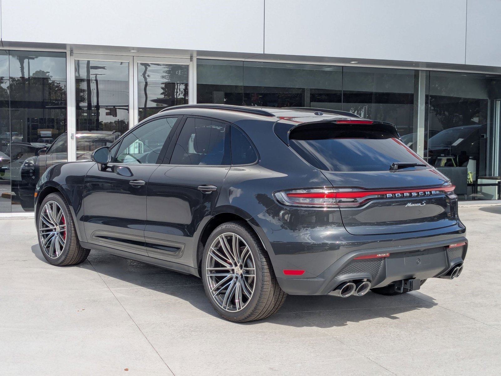 2025 Porsche Macan S photo 3