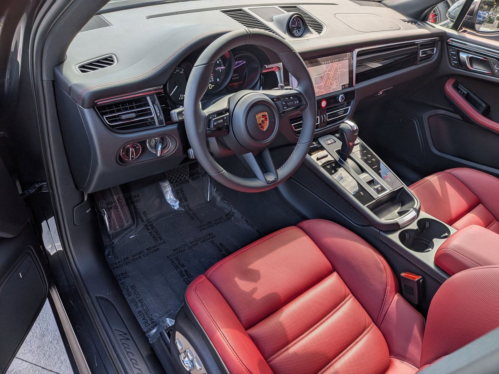 2026 Porsche Macan T photo 4