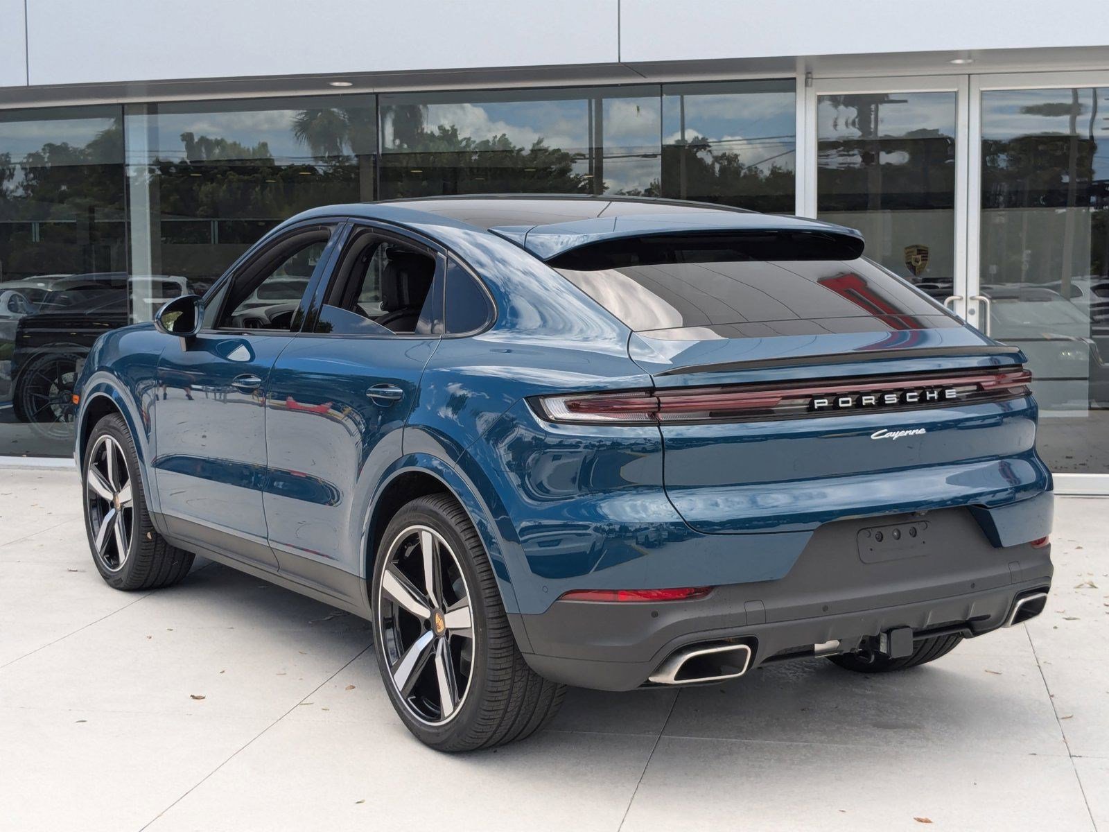 2024 Porsche Cayenne Coupe photo 3