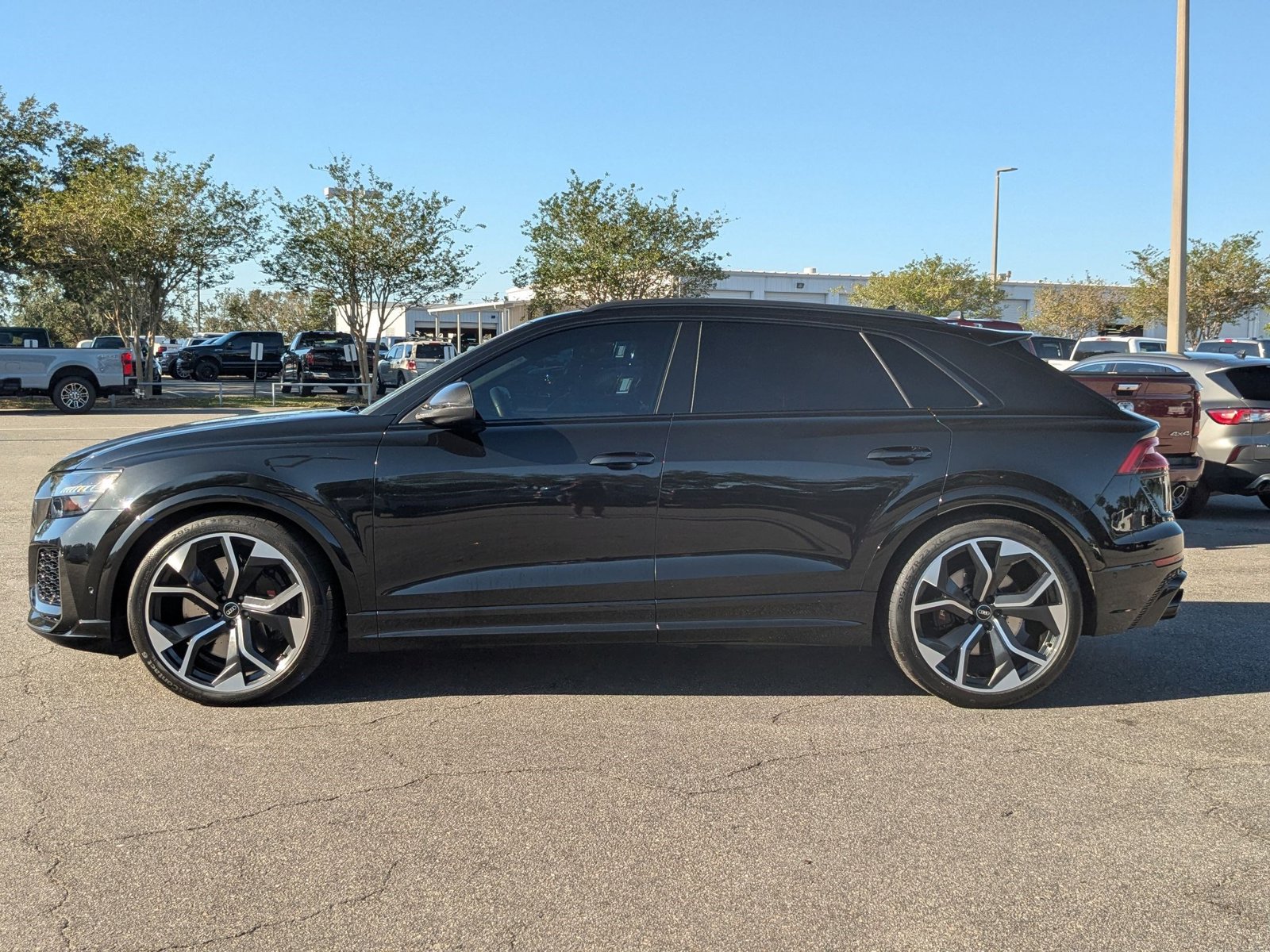2023 Audi RS Q8 photo 2