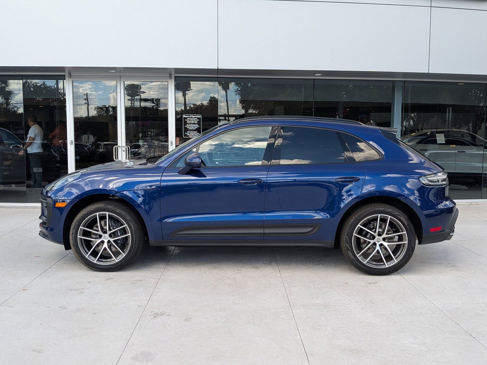 2026 Porsche Macan T photo 2