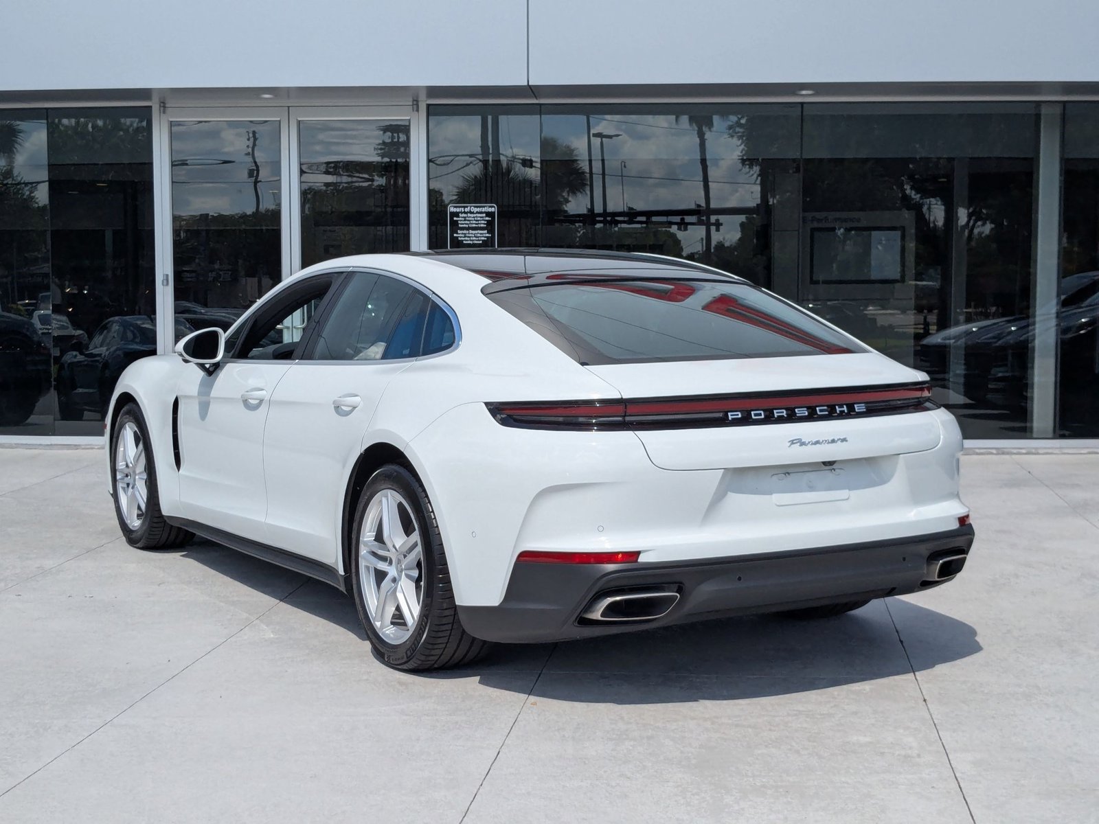 2025 Porsche Panamera Base photo 3