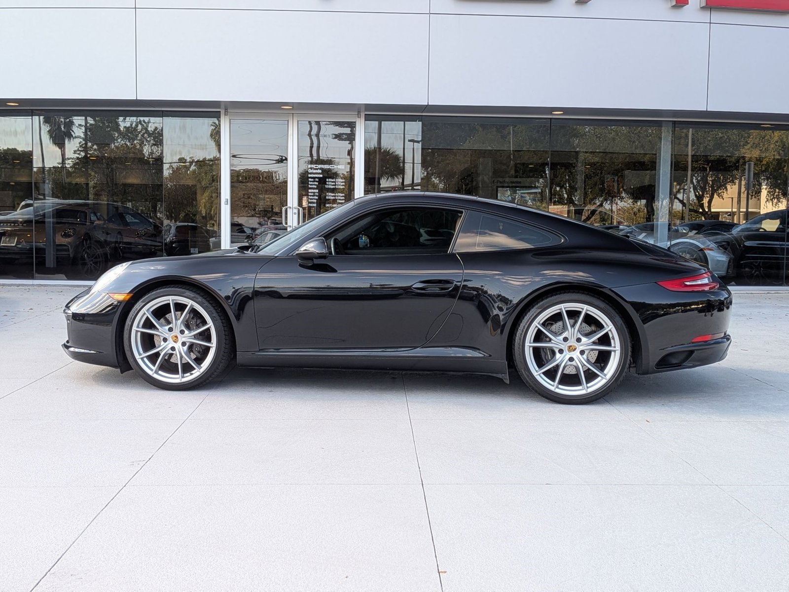 2019 Porsche 911 Coupe photo 2