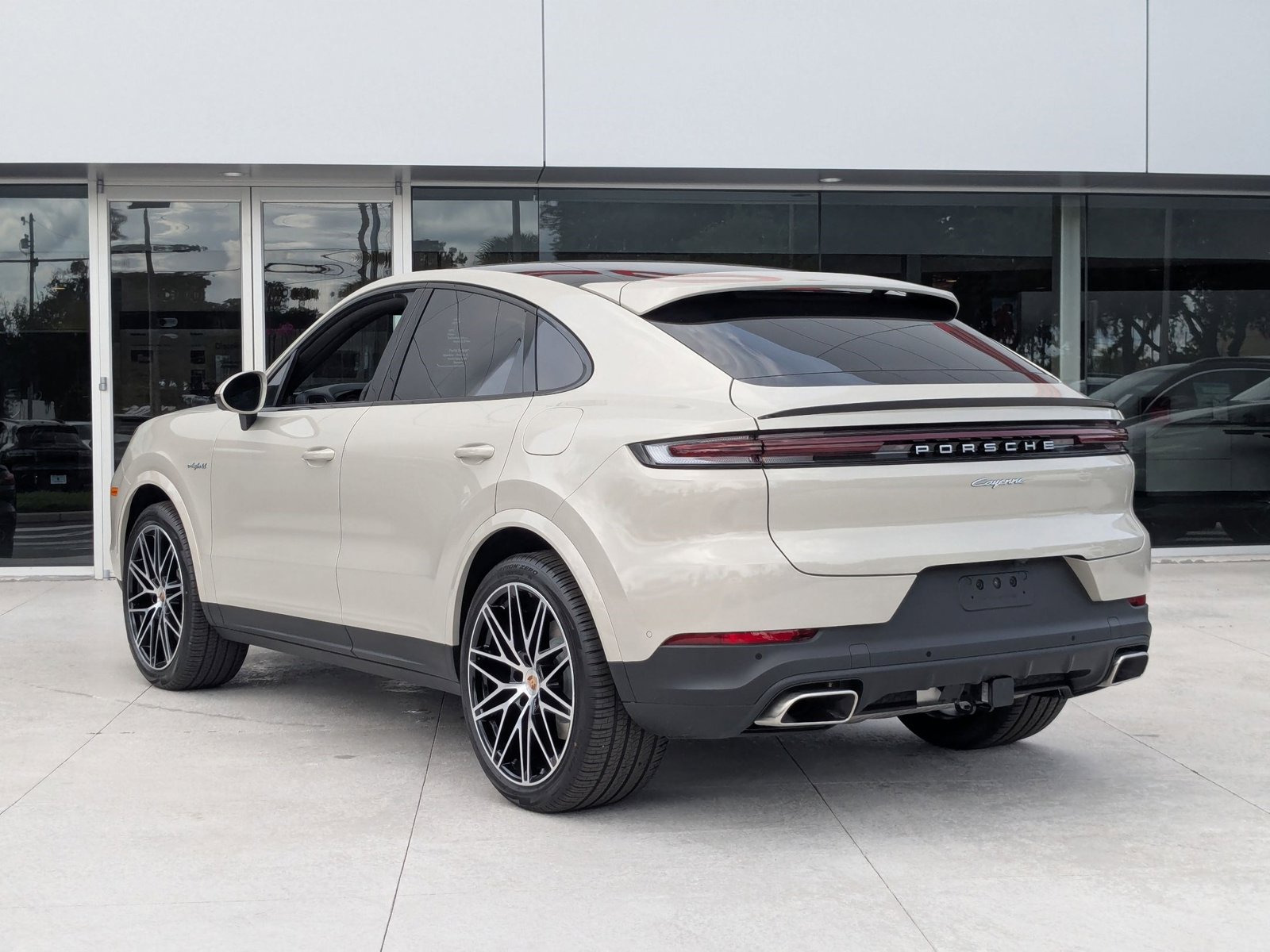 2026 Porsche Cayenne E-Hybrid Coupe photo 3