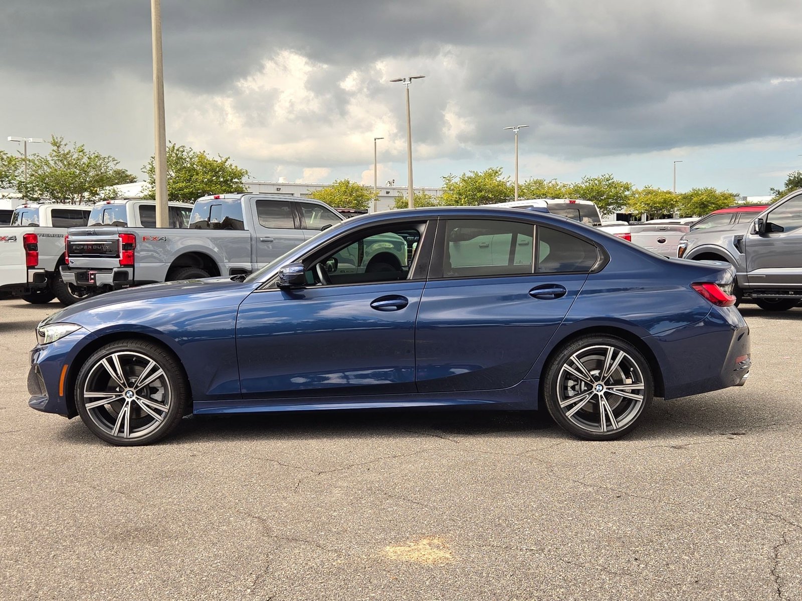 2023 Bmw 330i Sedan photo 2