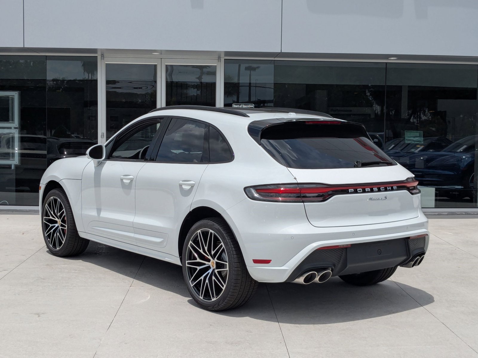 2025 Porsche Macan S photo 3