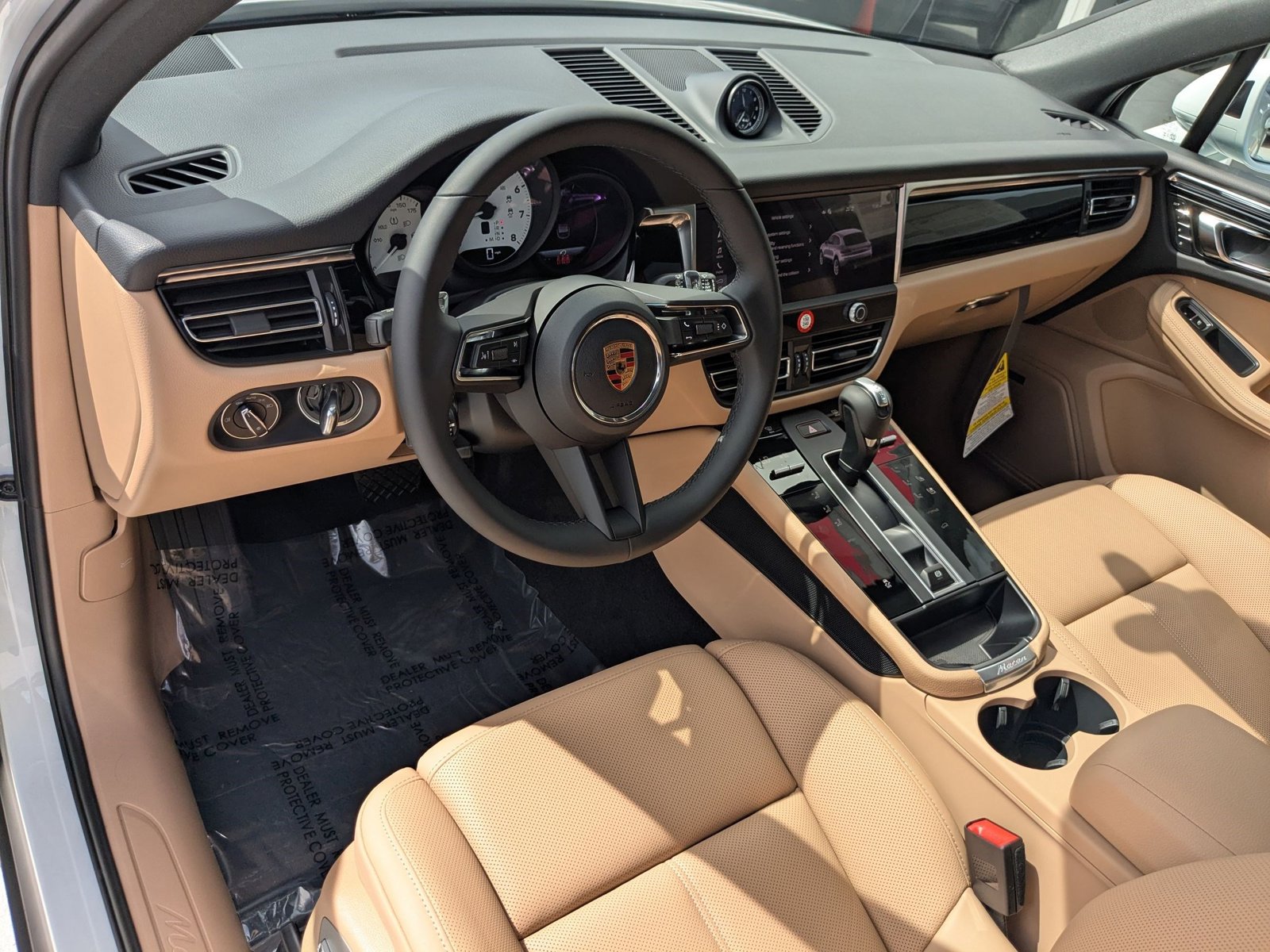 2026 Porsche Macan T photo 4