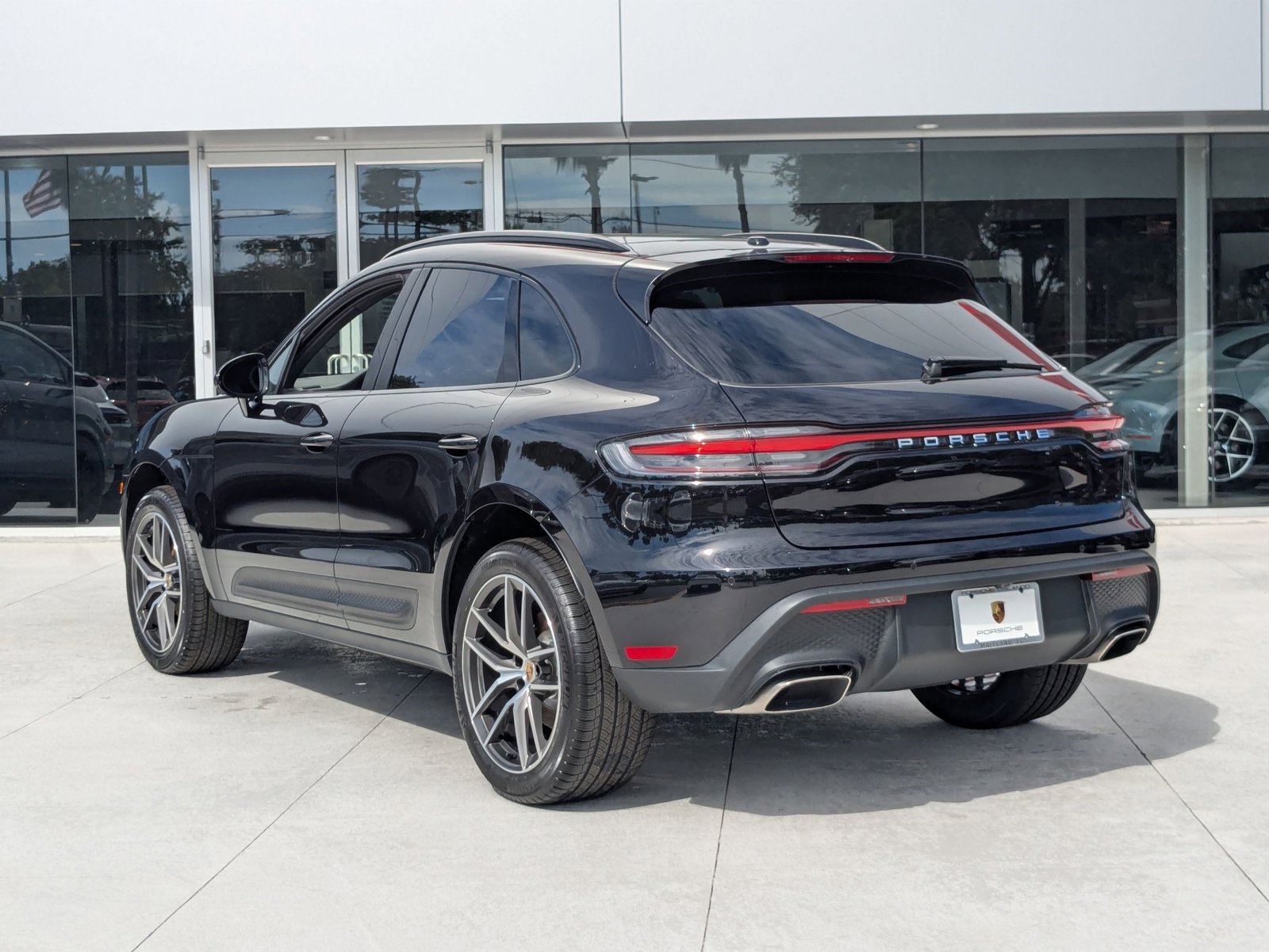 2025 Porsche Macan T photo 3