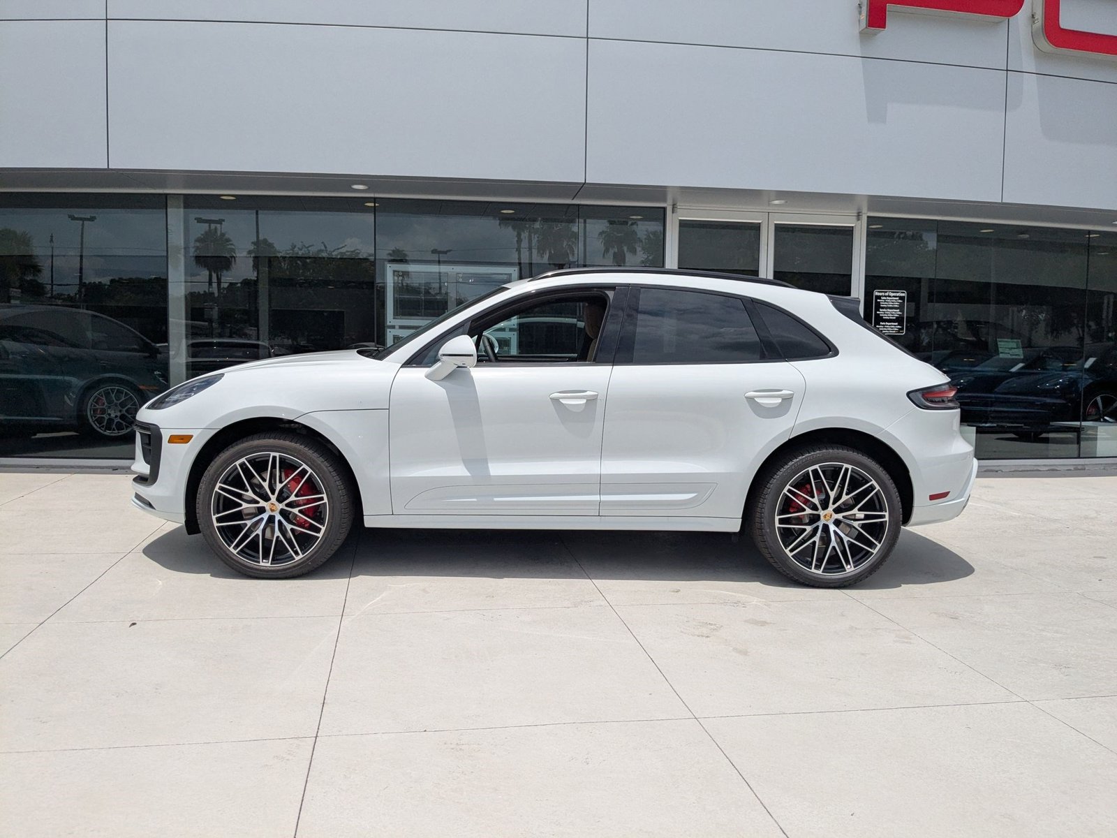 2025 Porsche Macan S photo 2