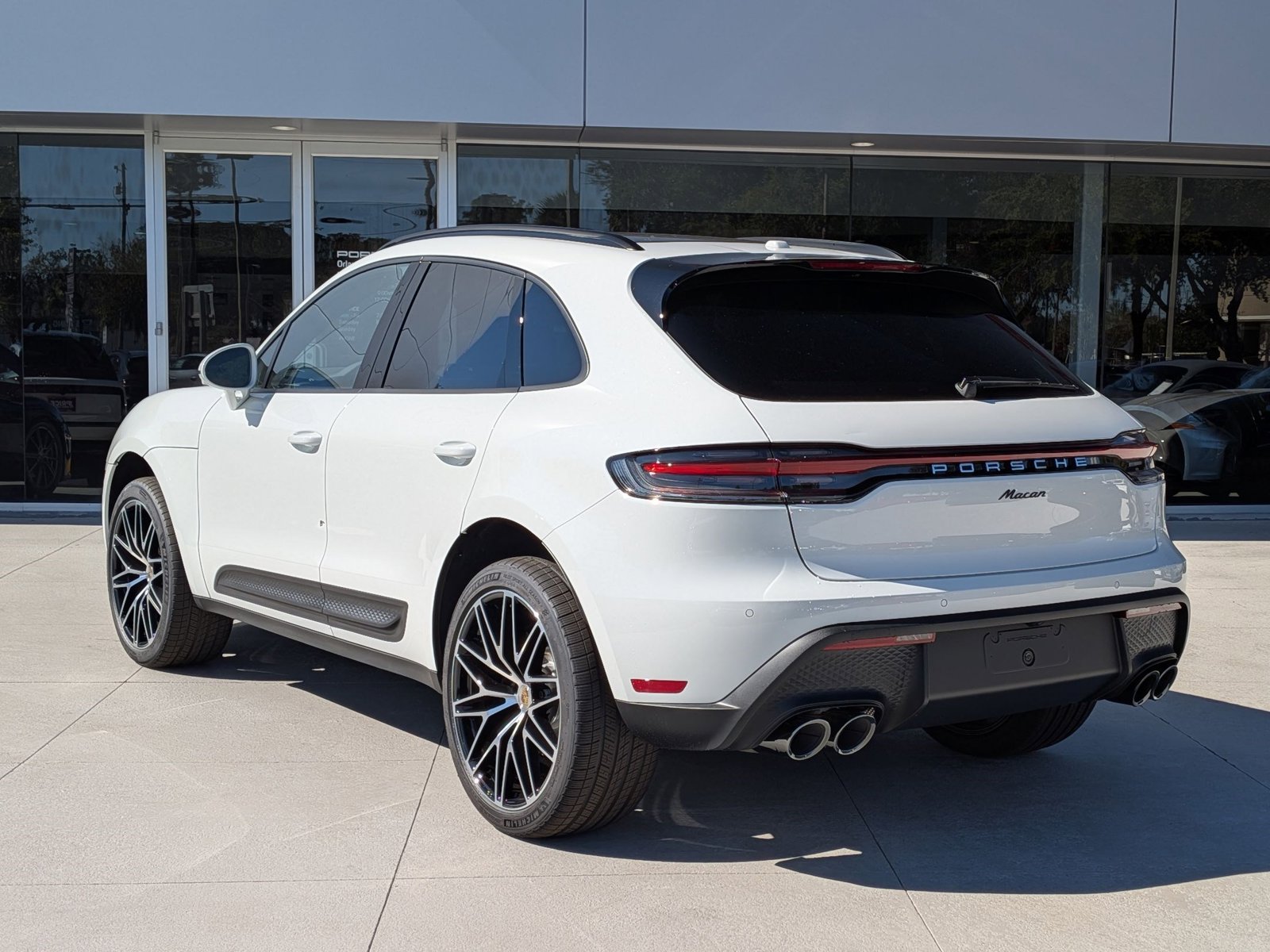 2026 Porsche Macan T photo 3